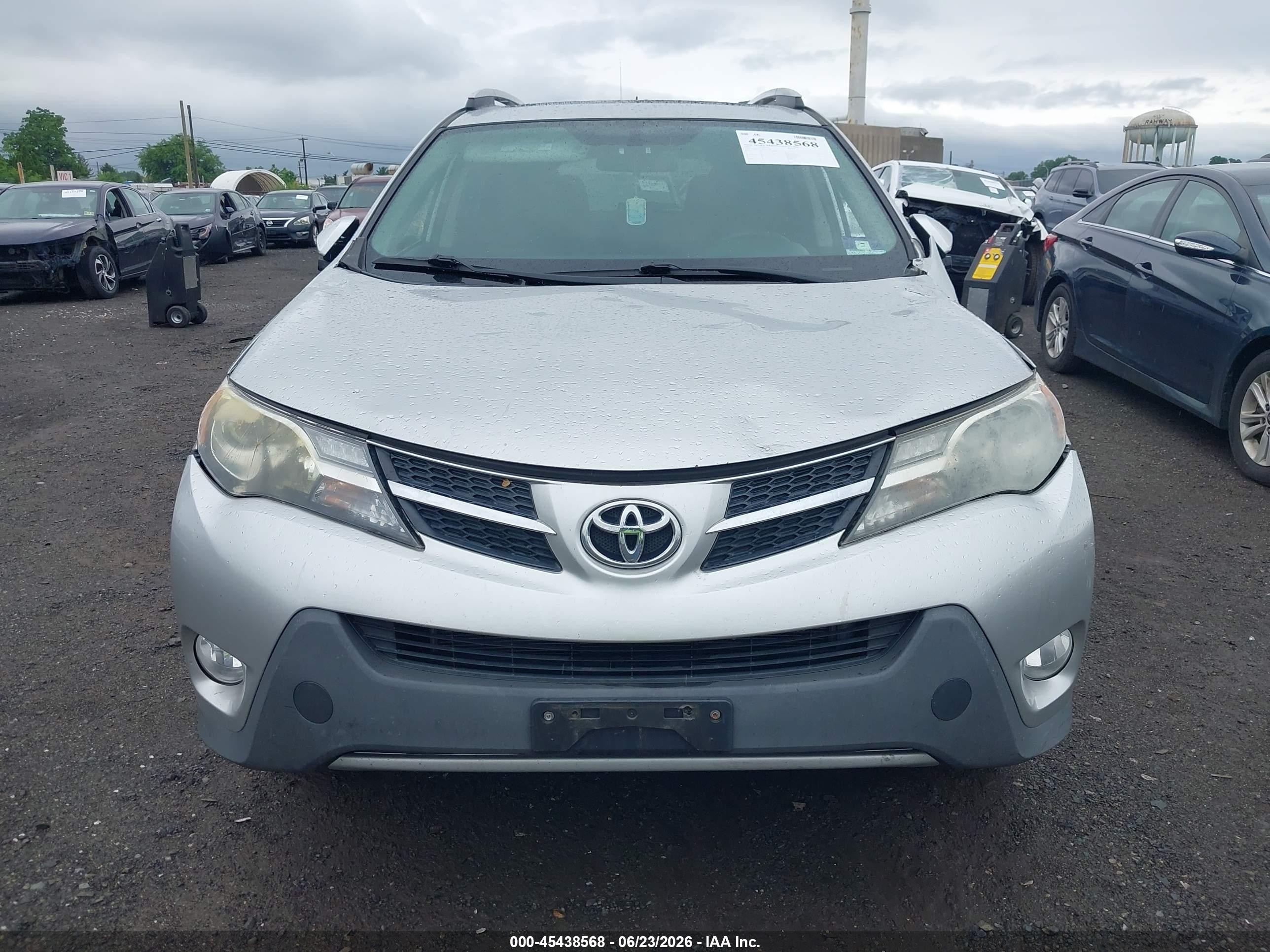 2015 Toyota Rav4 Xle Серебряный vin: 2T3RFREV1FW327249
