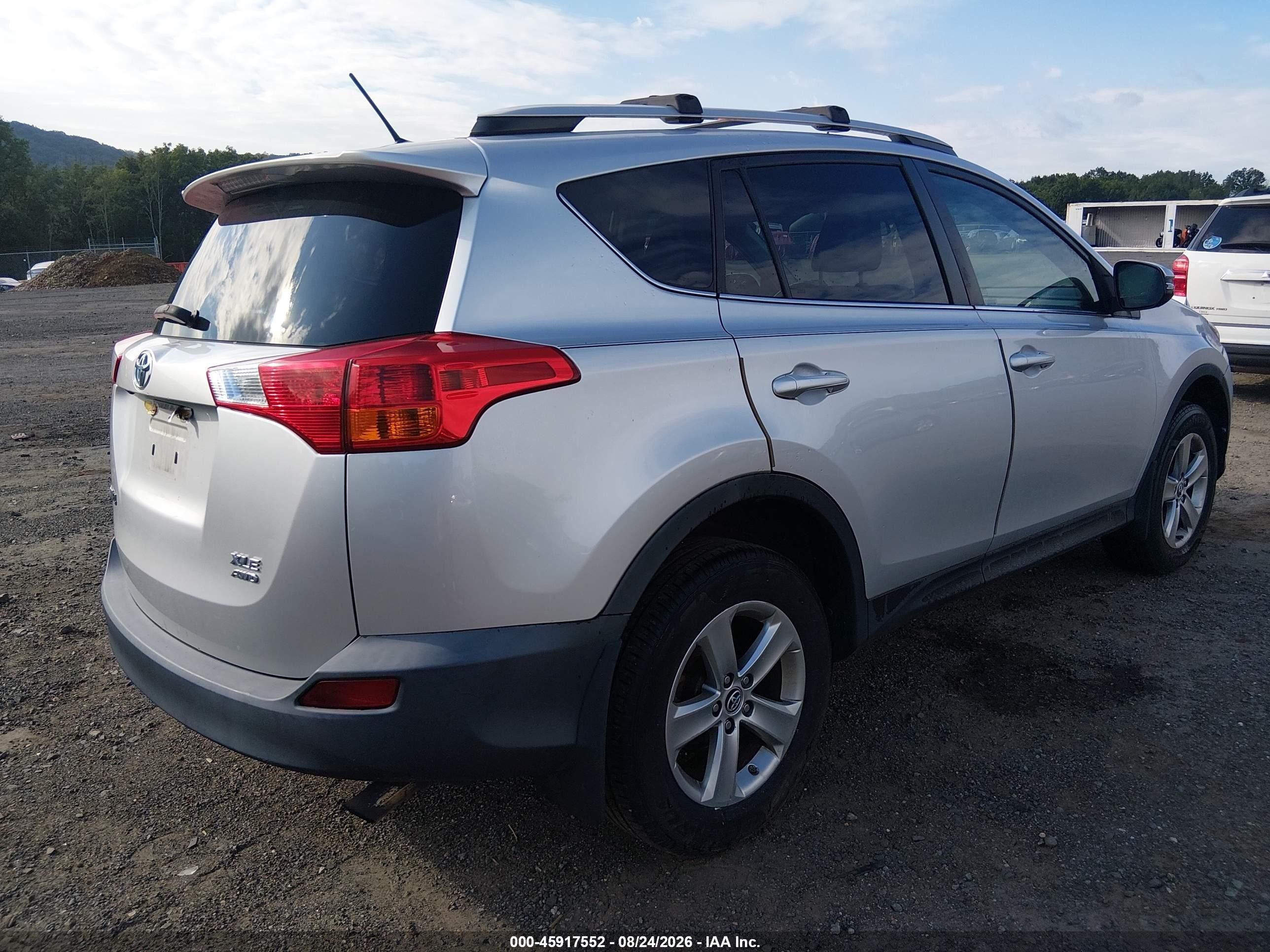2015 Toyota Rav4 Xle Silver vin: 2T3RFREV1FW328272