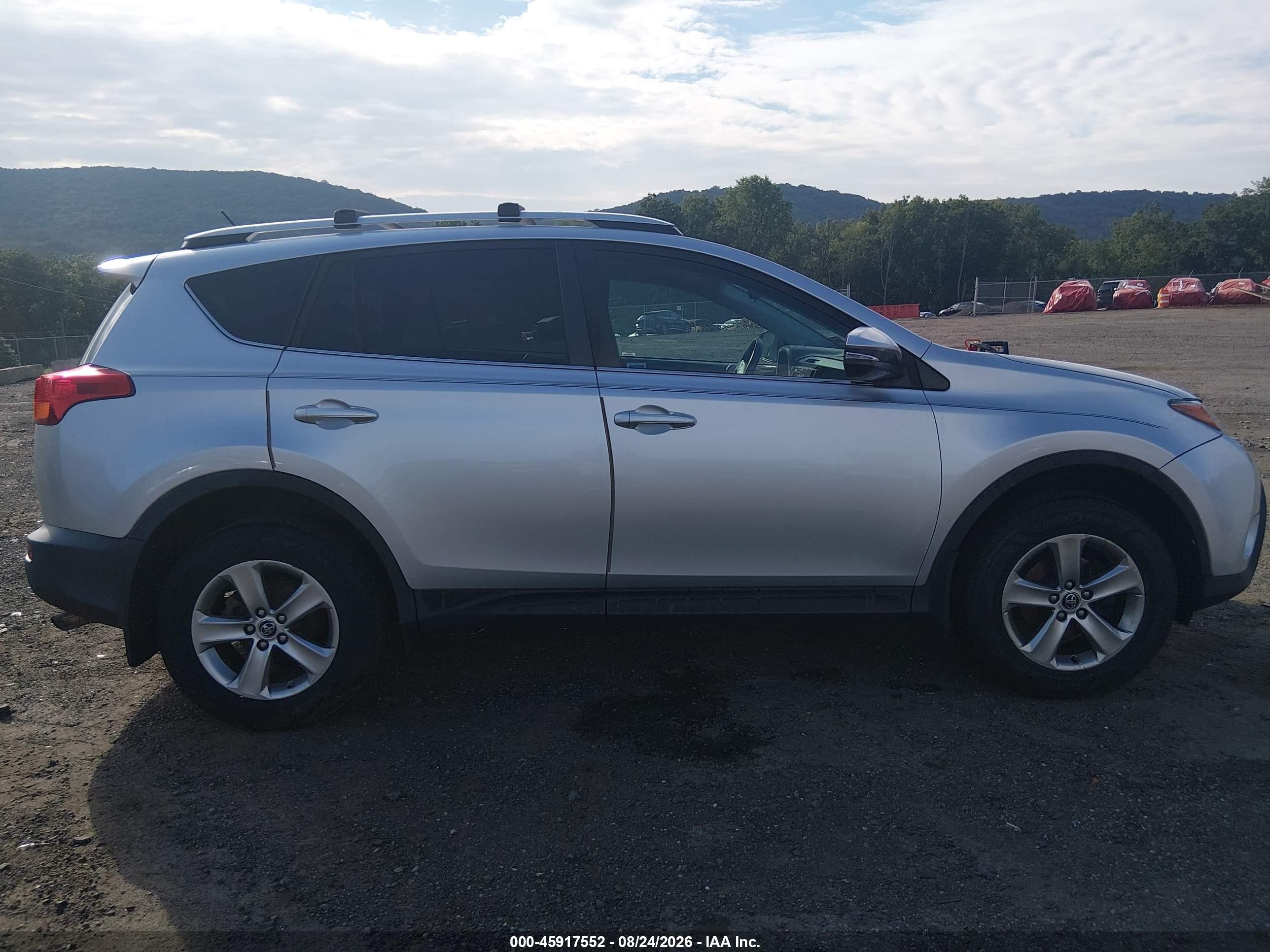2015 Toyota Rav4 Xle Silver vin: 2T3RFREV1FW328272