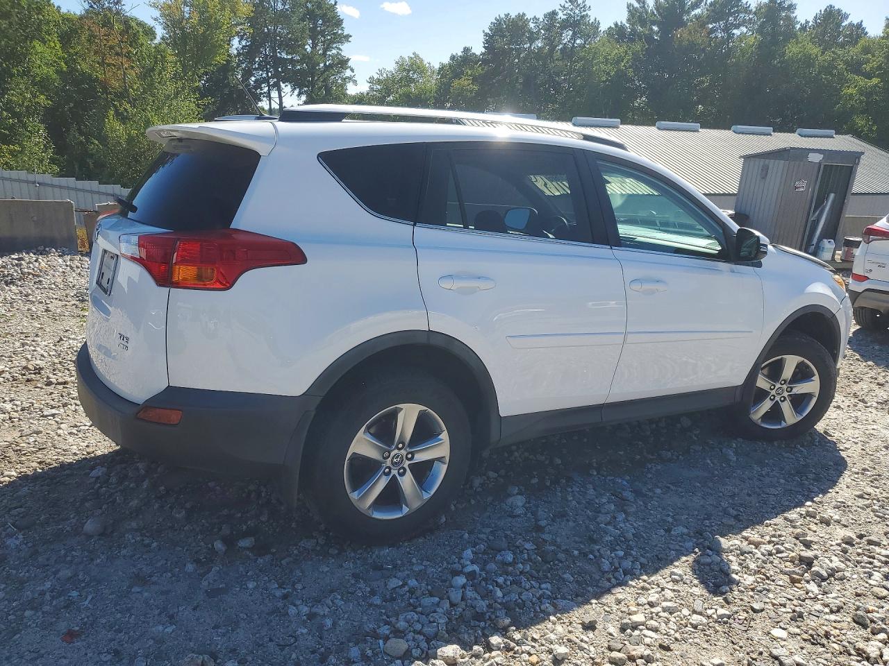 2015 Toyota Rav4 Xle White vin: 2T3RFREV1FW356511