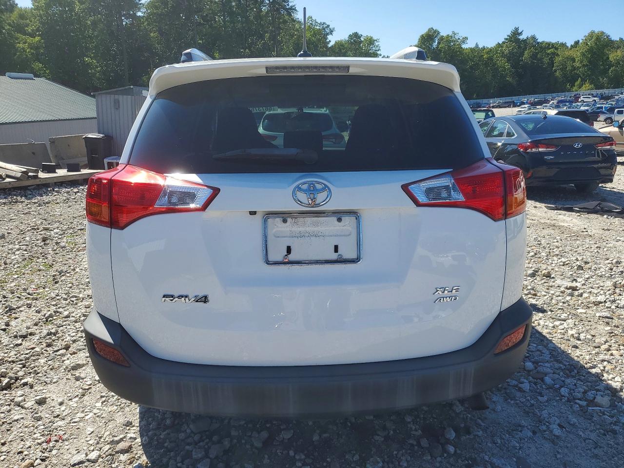 2015 Toyota Rav4 Xle White vin: 2T3RFREV1FW356511