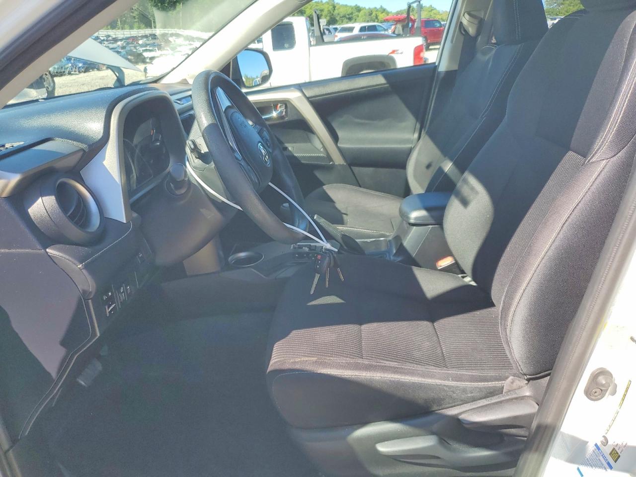 2015 Toyota Rav4 Xle White vin: 2T3RFREV1FW356511