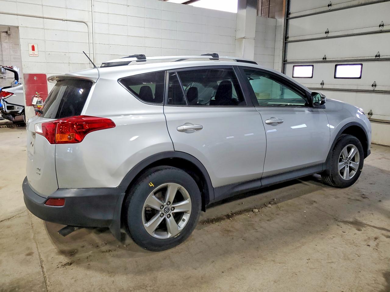 2015 Toyota Rav4 Xle Silver vin: 2T3RFREV1FW406503