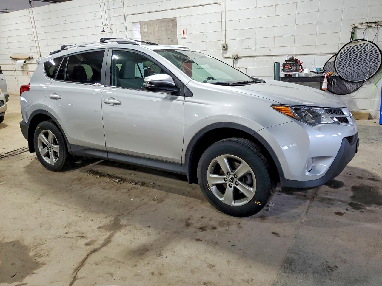 2015 Toyota Rav4 Xle Silver vin: 2T3RFREV1FW406503