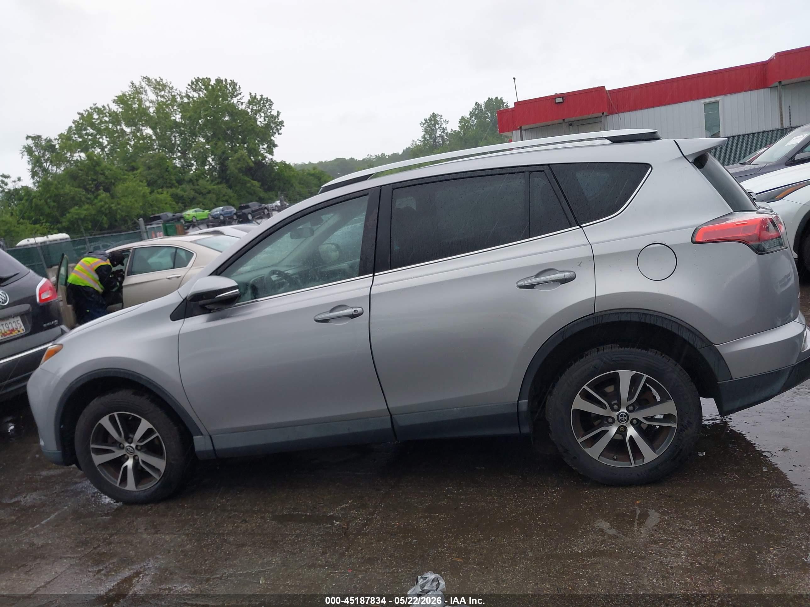 2016 Toyota Rav4 Xle Silver vin: 2T3RFREV1GW506926