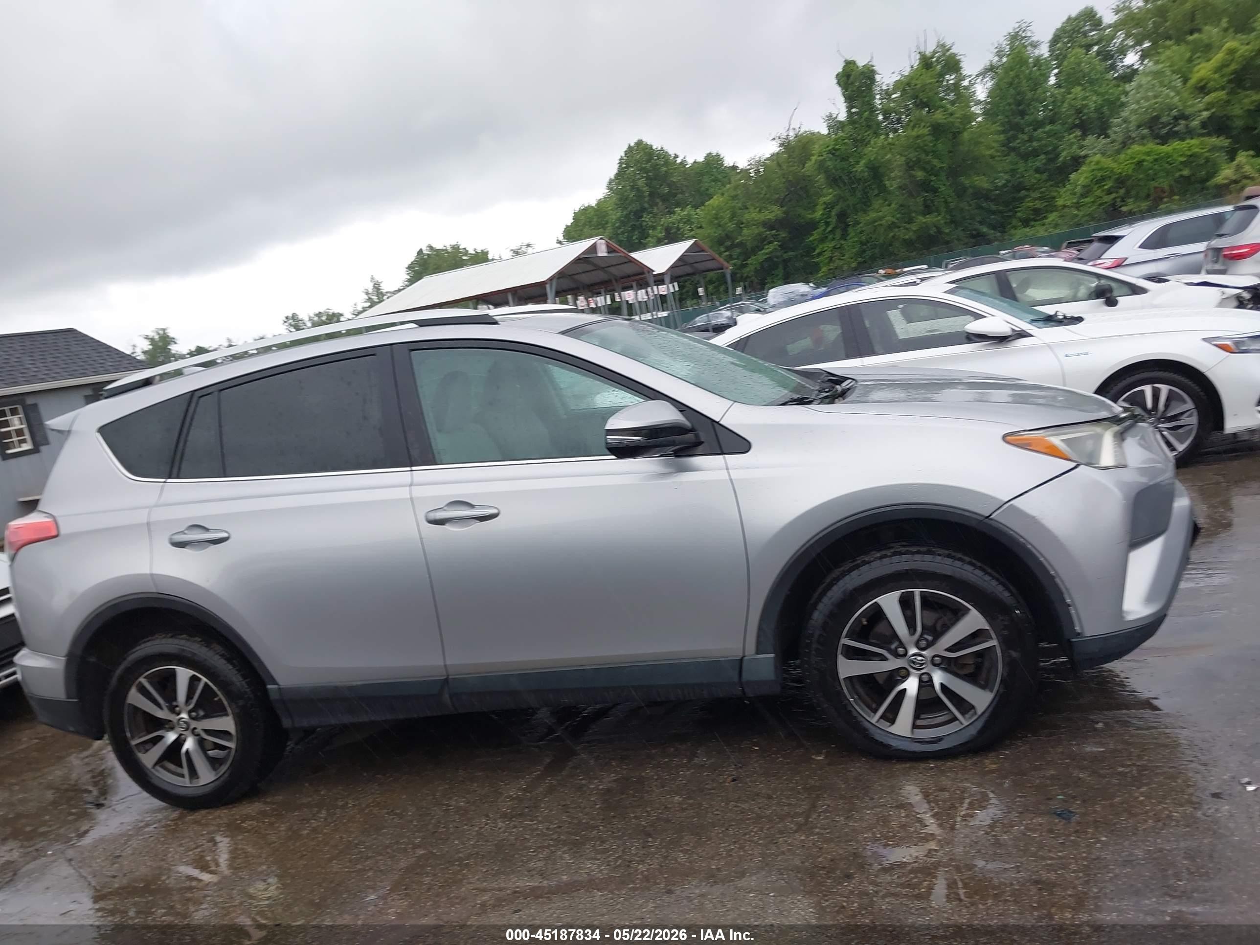 2016 Toyota Rav4 Xle Silver vin: 2T3RFREV1GW506926