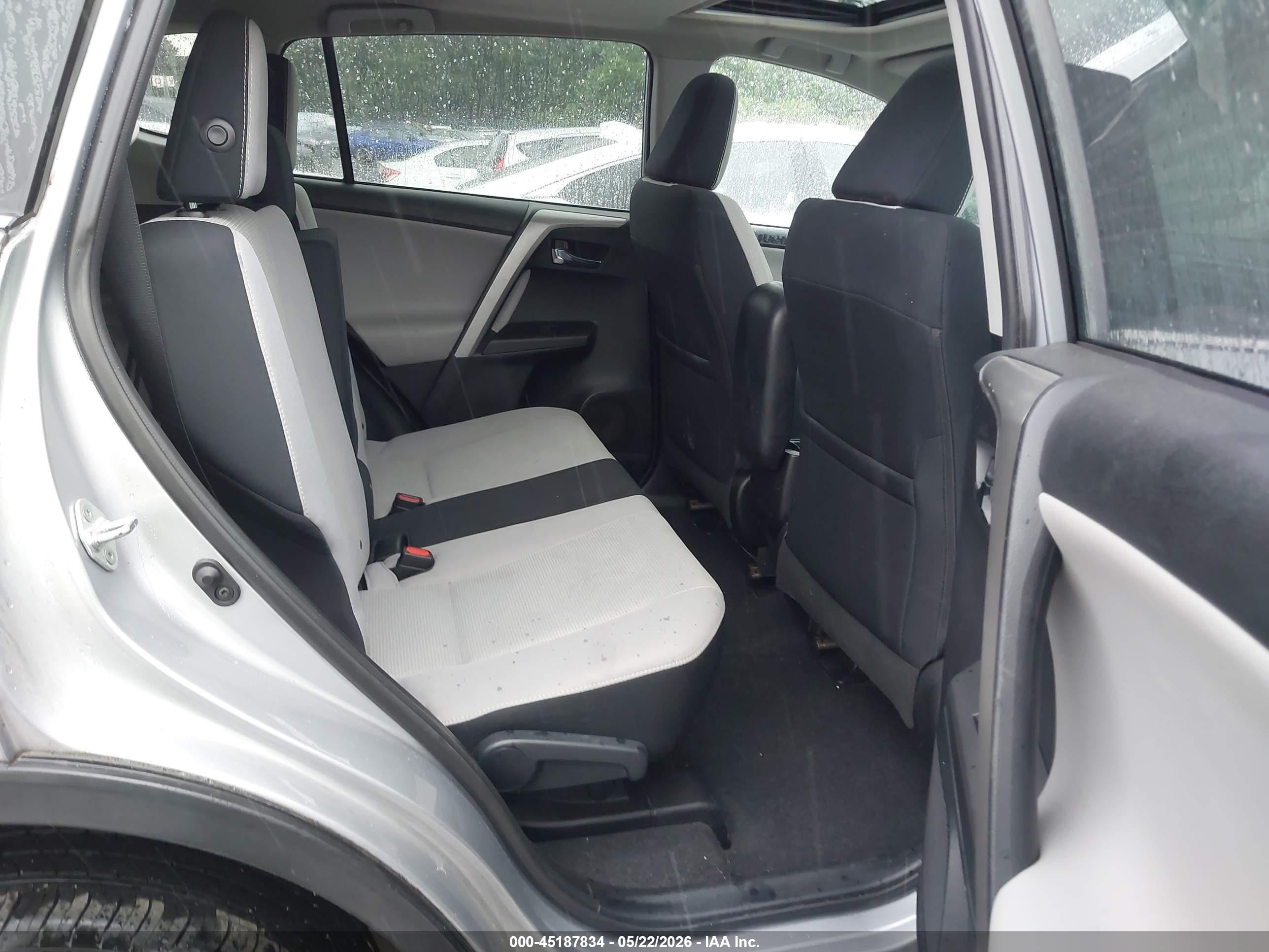 2016 Toyota Rav4 Xle Silver vin: 2T3RFREV1GW506926