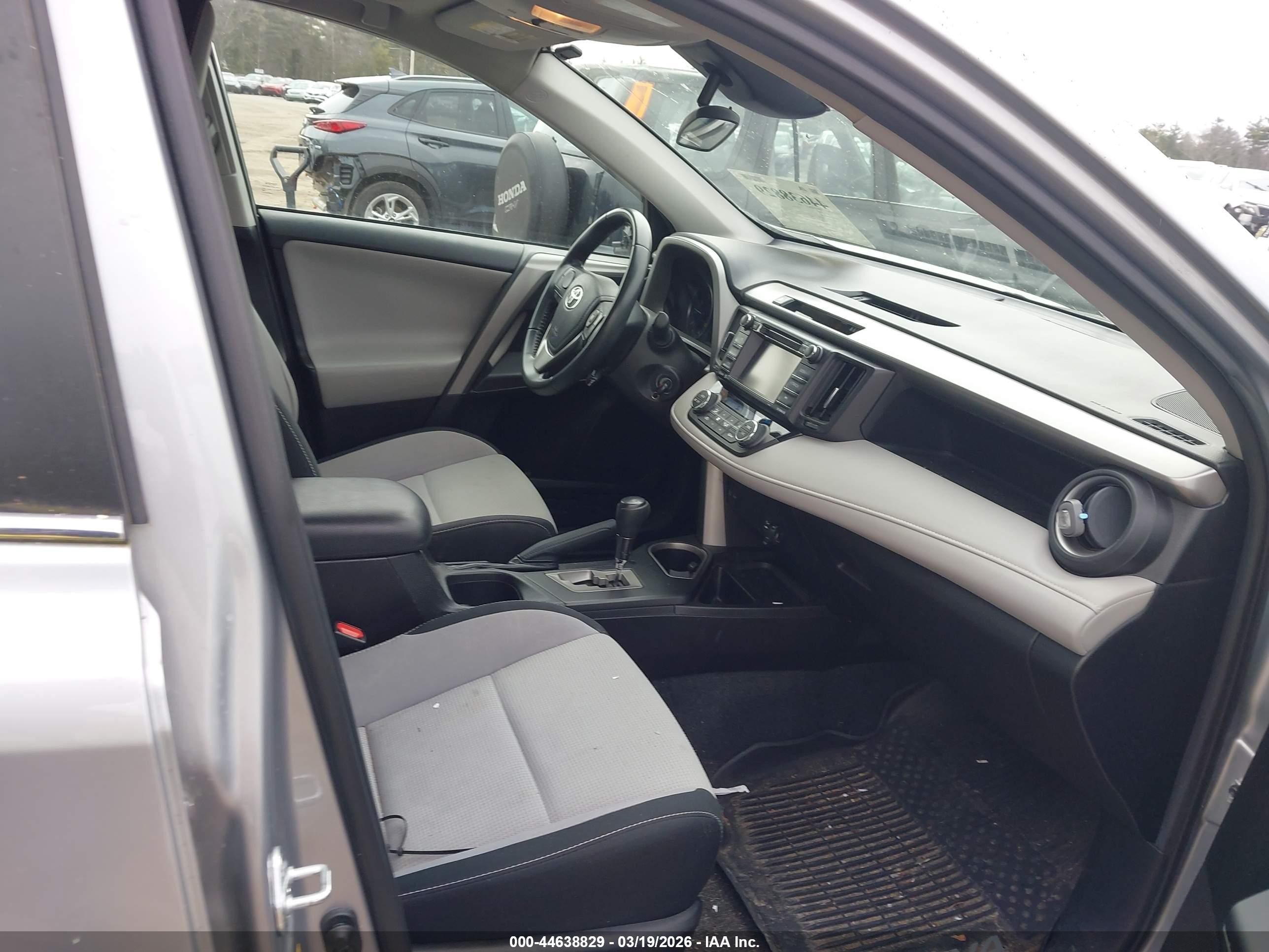 2017 Toyota Rav4 Xle Silver vin: 2T3RFREV1HW659226