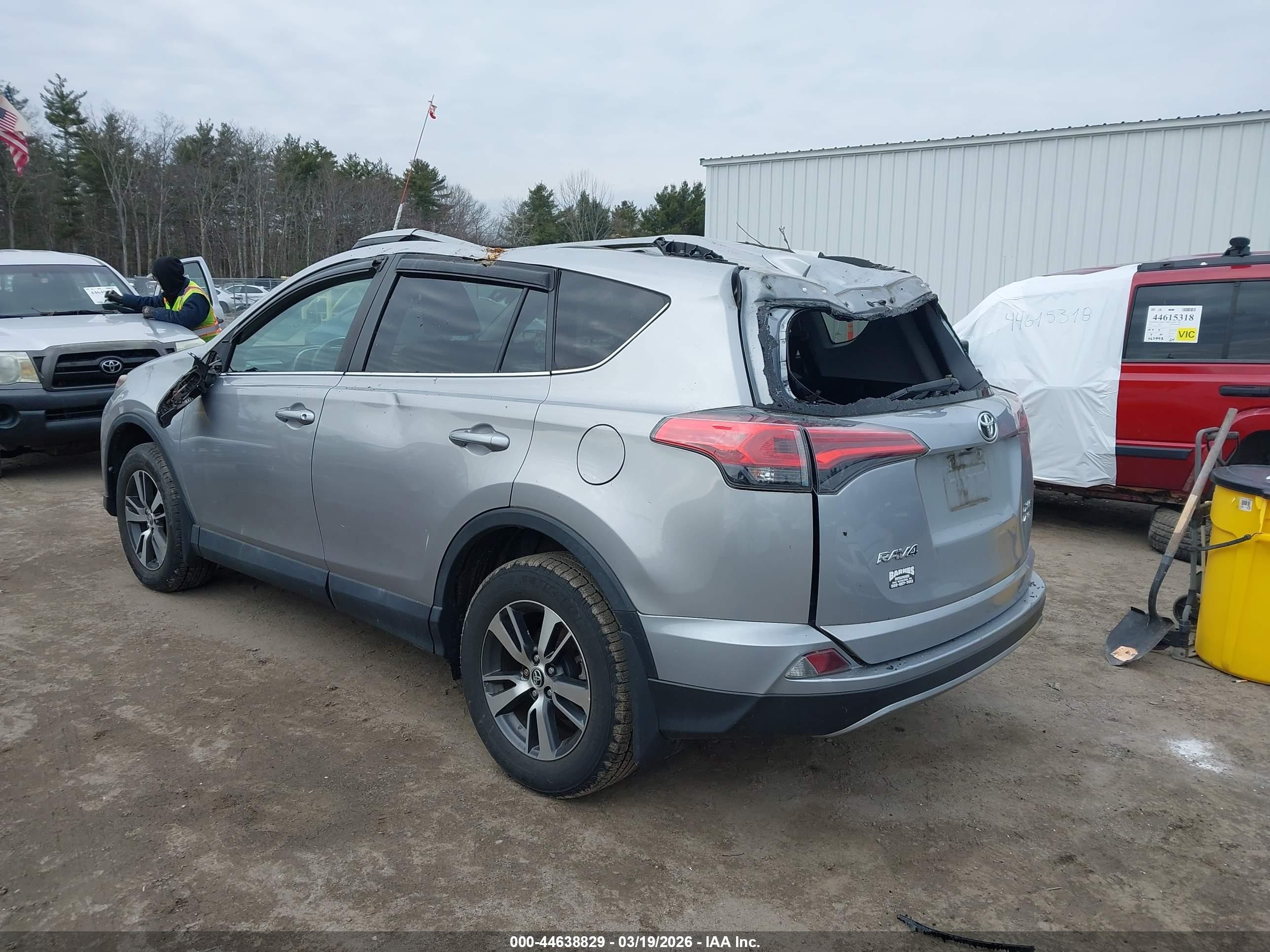 2017 Toyota Rav4 Xle Silver vin: 2T3RFREV1HW659226