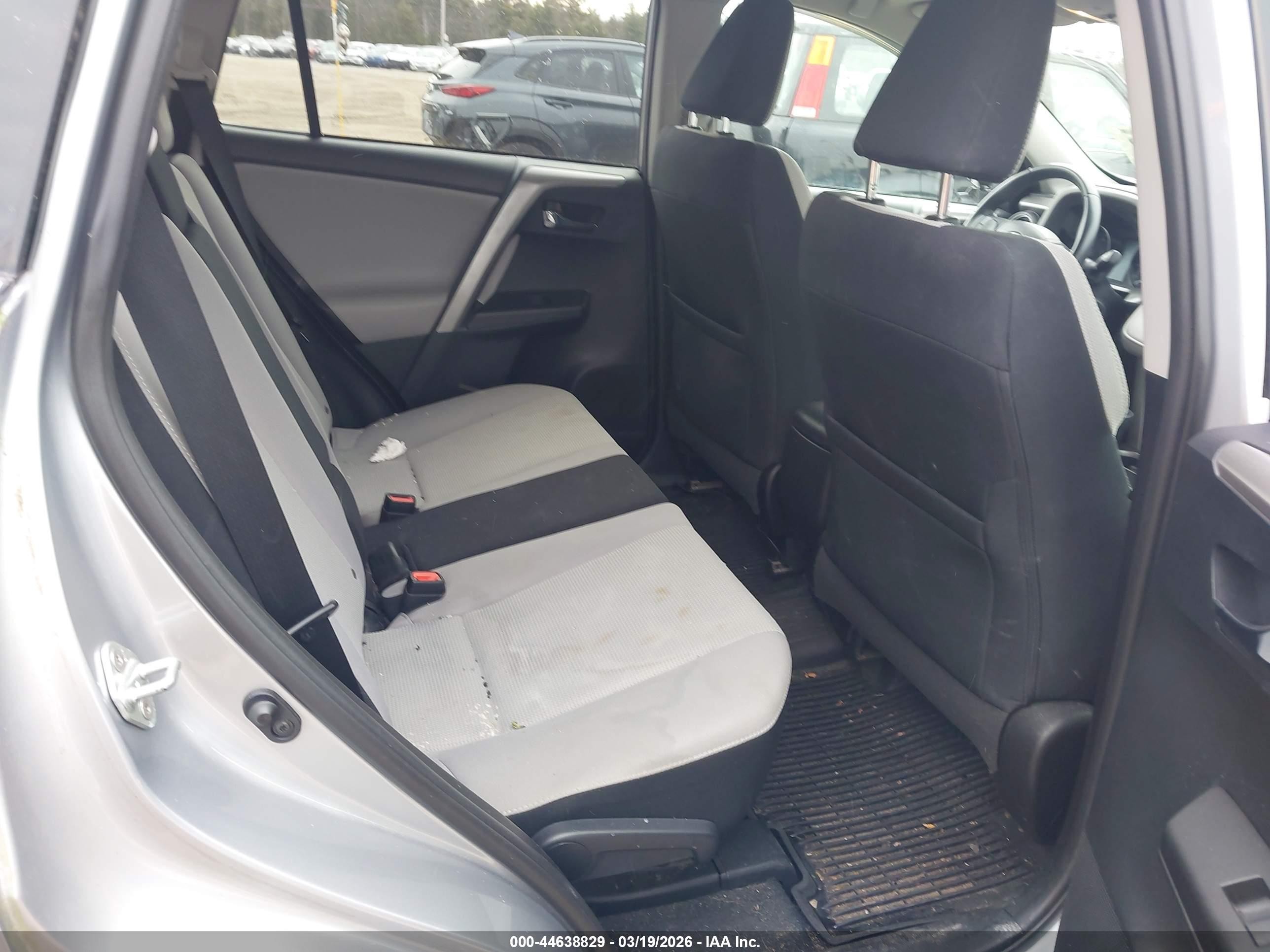 2017 Toyota Rav4 Xle Silver vin: 2T3RFREV1HW659226