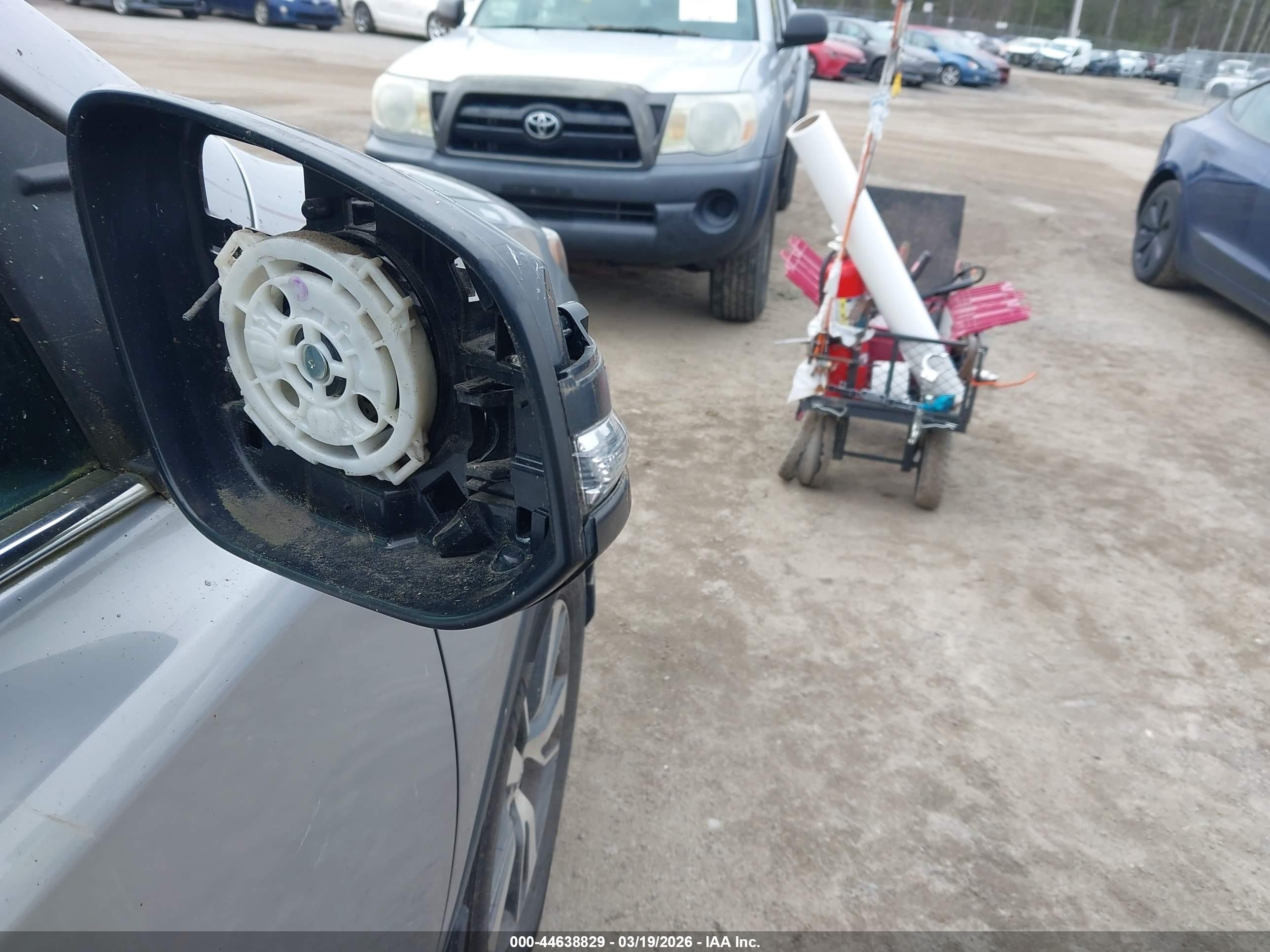 2017 Toyota Rav4 Xle Silver vin: 2T3RFREV1HW659226