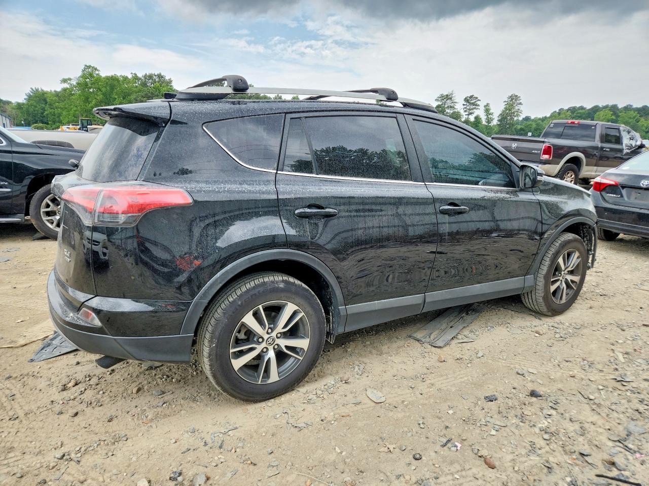 2018 Toyota Rav4 Xle Black vin: 2T3RFREV1JW808675