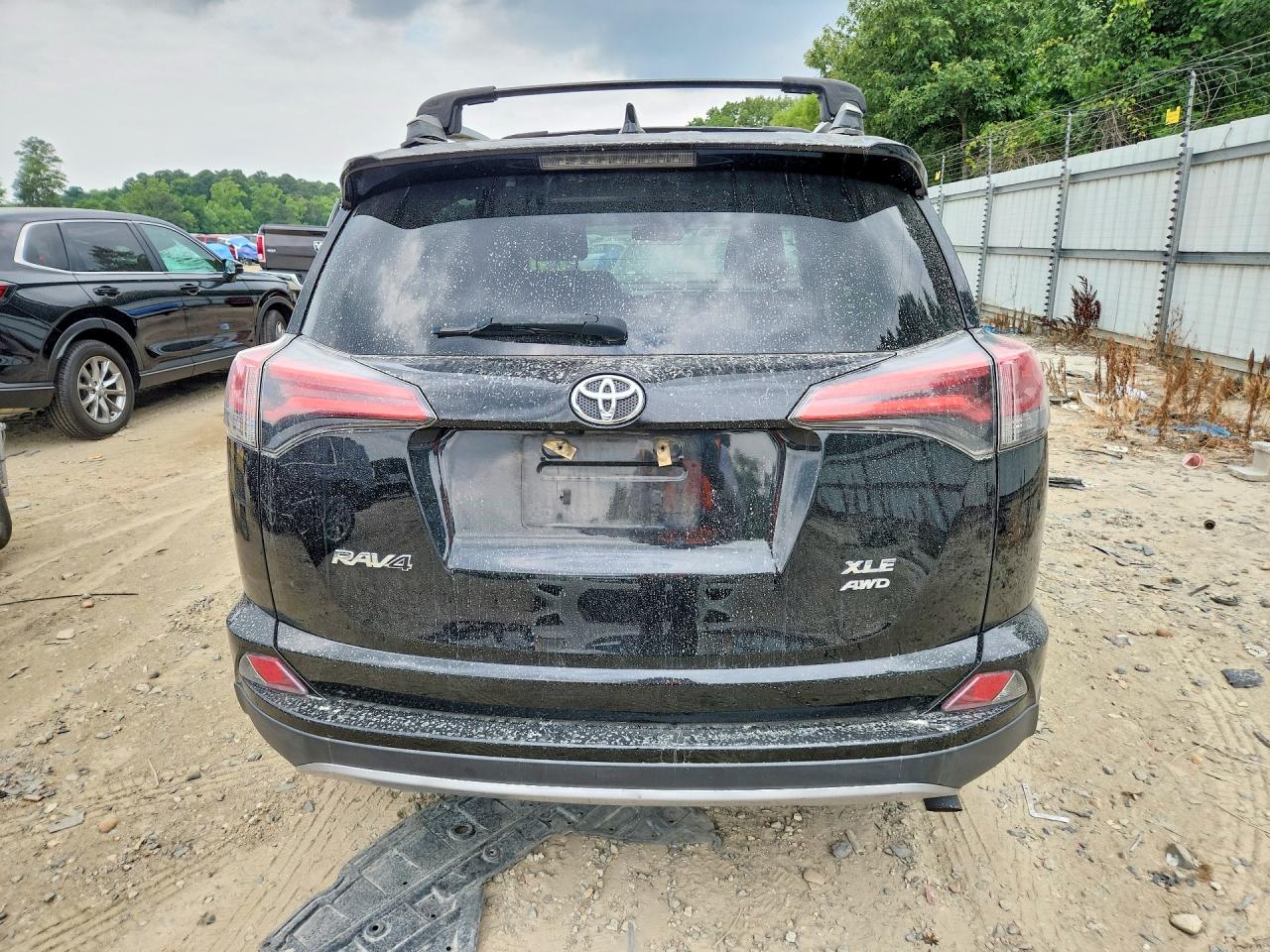 2018 Toyota Rav4 Xle Black vin: 2T3RFREV1JW808675