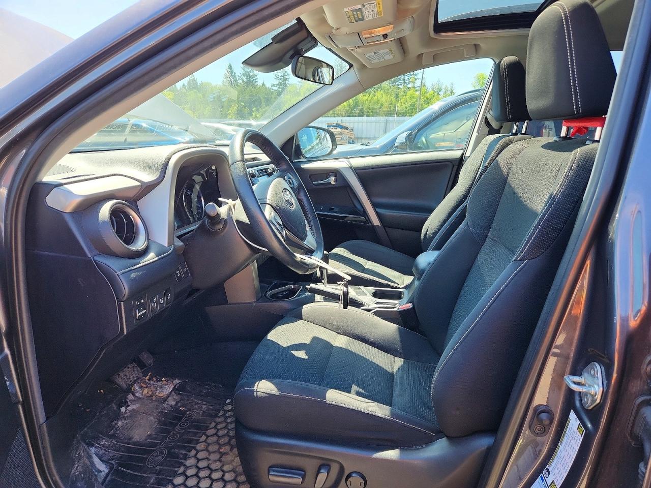 2018 Toyota Rav4 Xle Gray vin: 2T3RFREV1JW851719