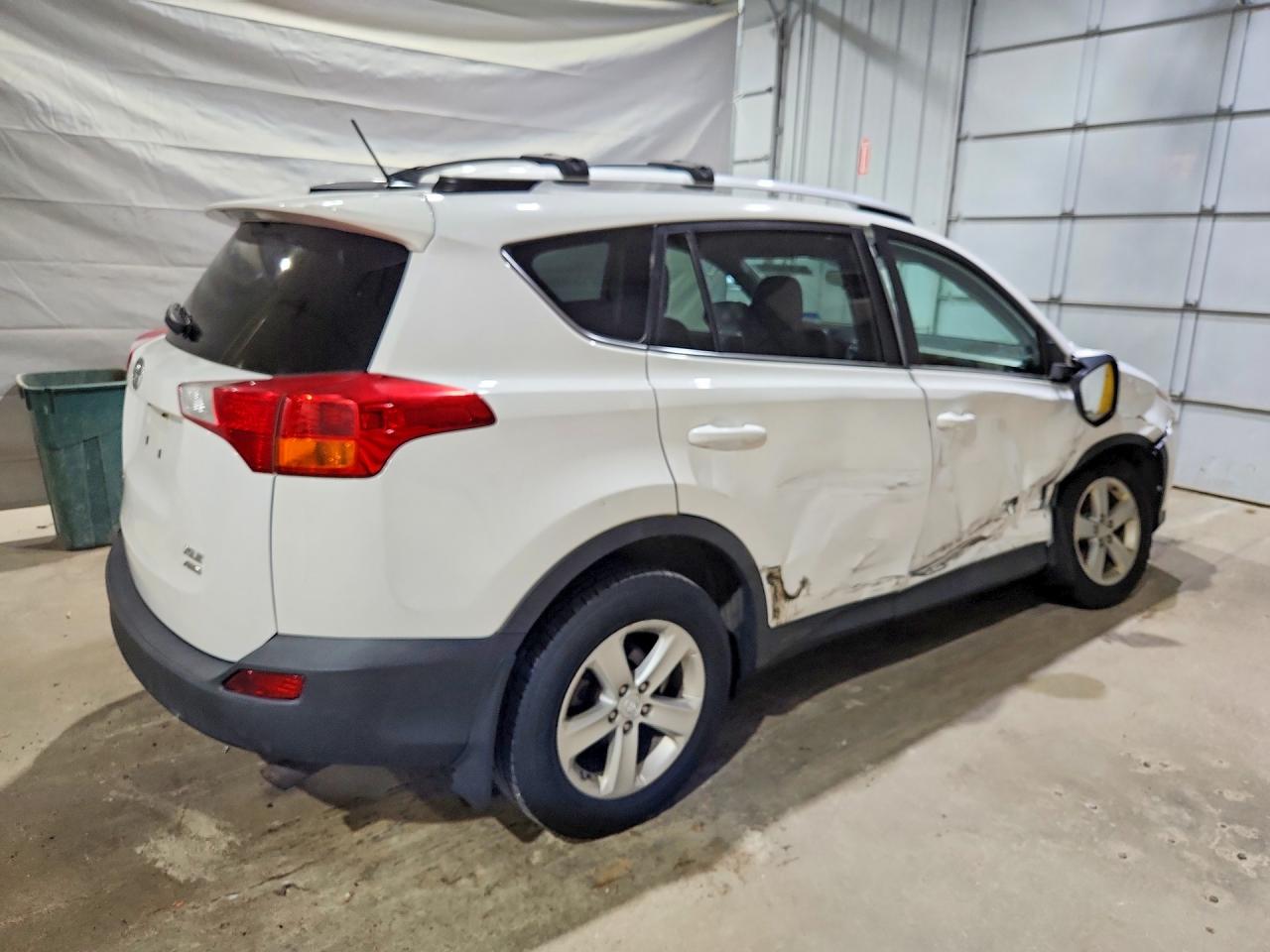 2014 Toyota Rav4 Xle White vin: 2T3RFREV2EW182902