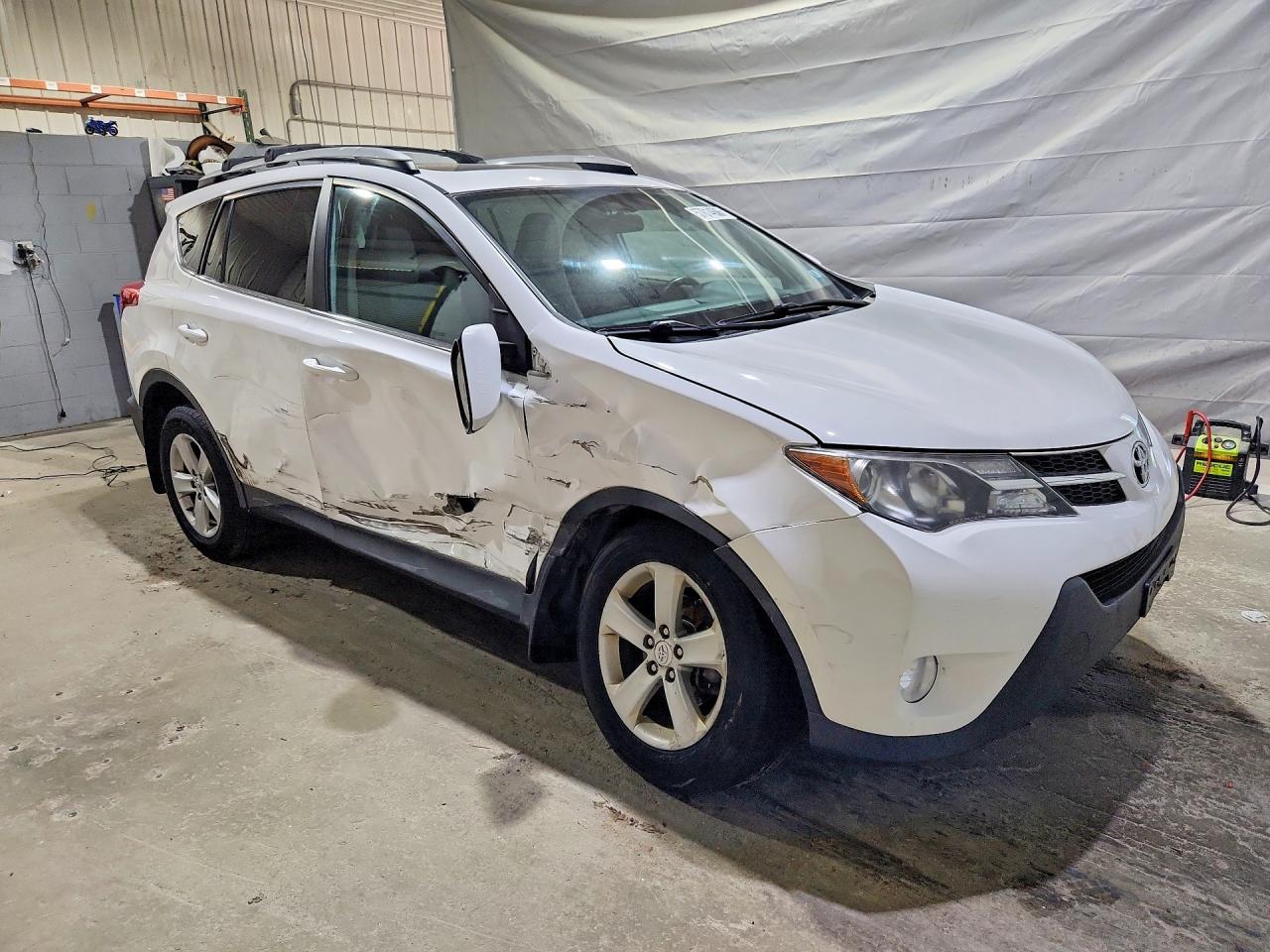 2014 Toyota Rav4 Xle White vin: 2T3RFREV2EW182902