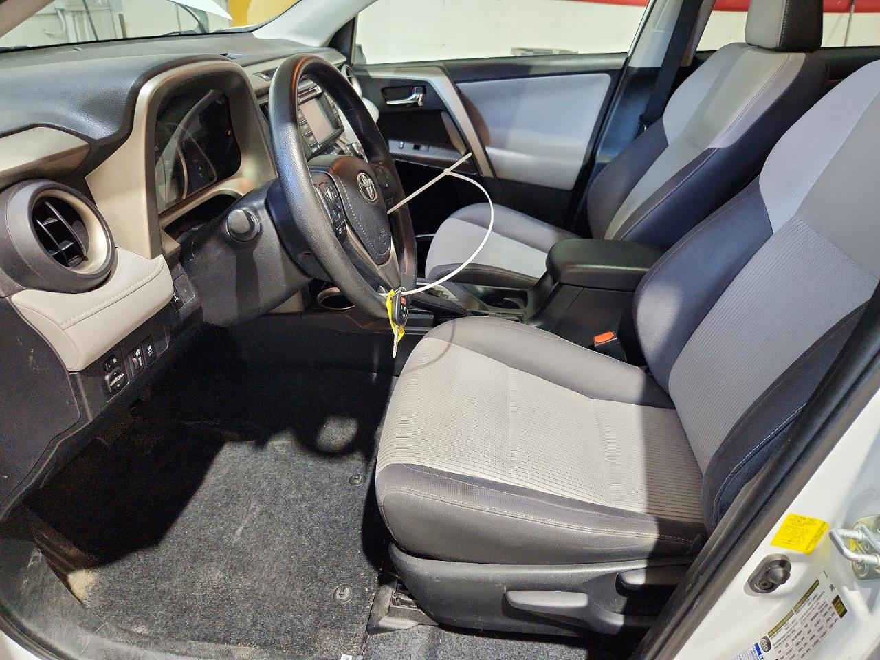 2014 Toyota Rav4 Xle White vin: 2T3RFREV2EW182902
