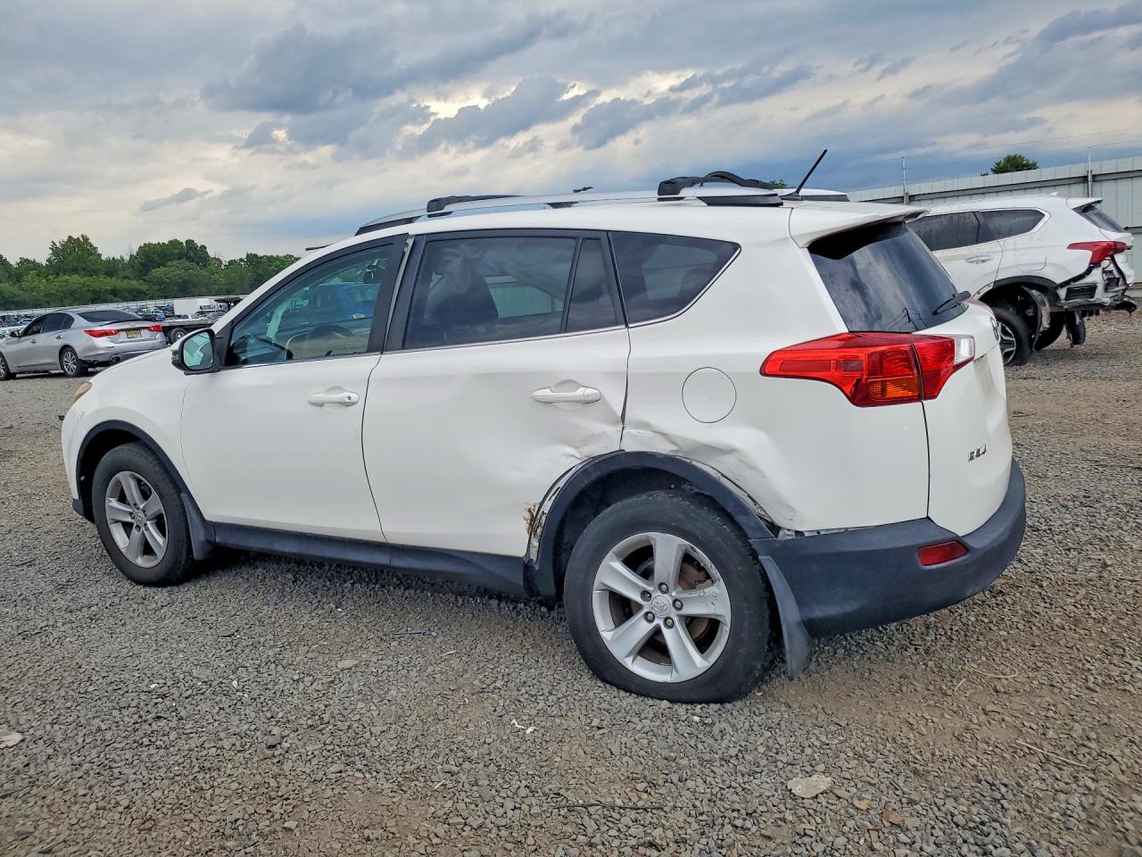 2014 Toyota Rav4 Xle White vin: 2T3RFREV2EW211086