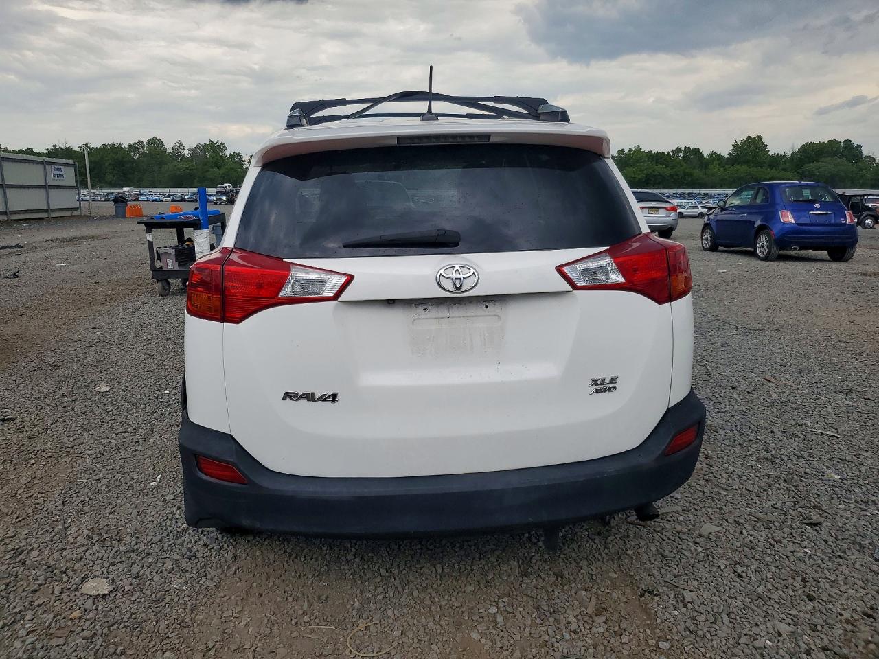 2014 Toyota Rav4 Xle White vin: 2T3RFREV2EW211086