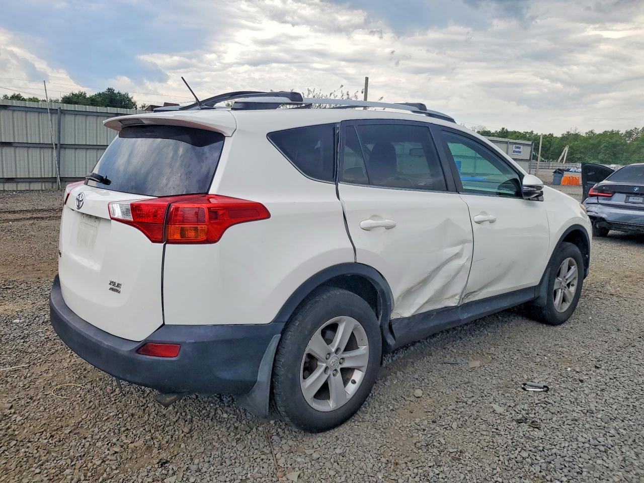 2014 Toyota Rav4 Xle White vin: 2T3RFREV2EW211086