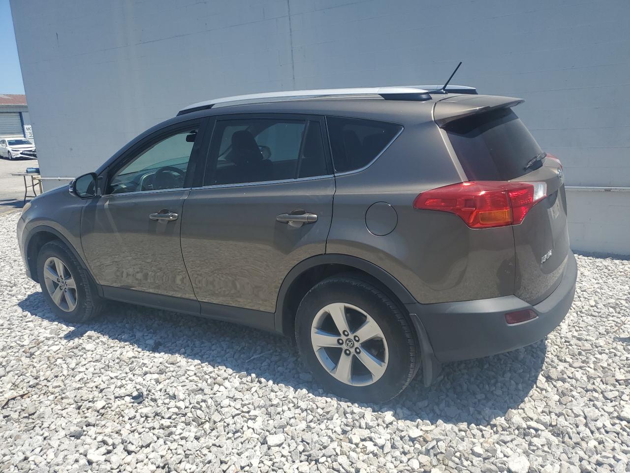 2015 Toyota Rav4 Xle Brown vin: 2T3RFREV2FW243229 Damage: Left Qtr Panel, Dent(S) W/No Paint Dmg, 1/2 To 1 Inch