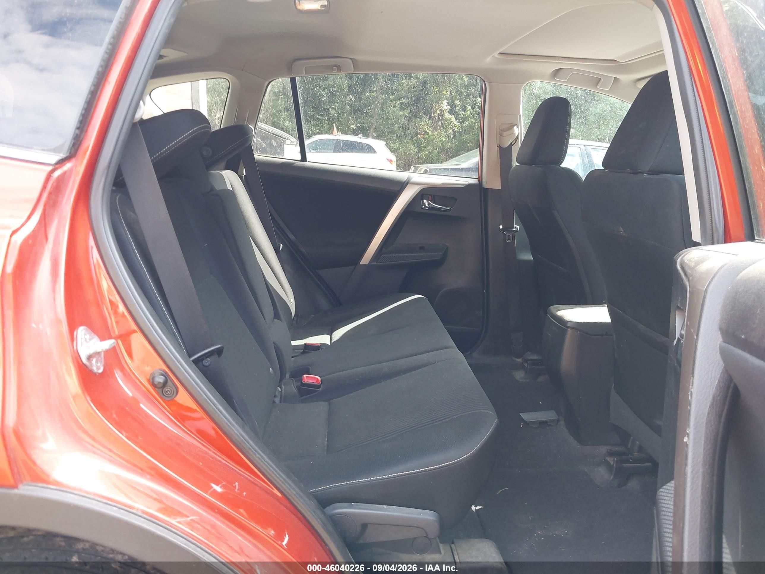 2015 Toyota Rav4 Xle Оранжевый vin: 2T3RFREV2FW353231