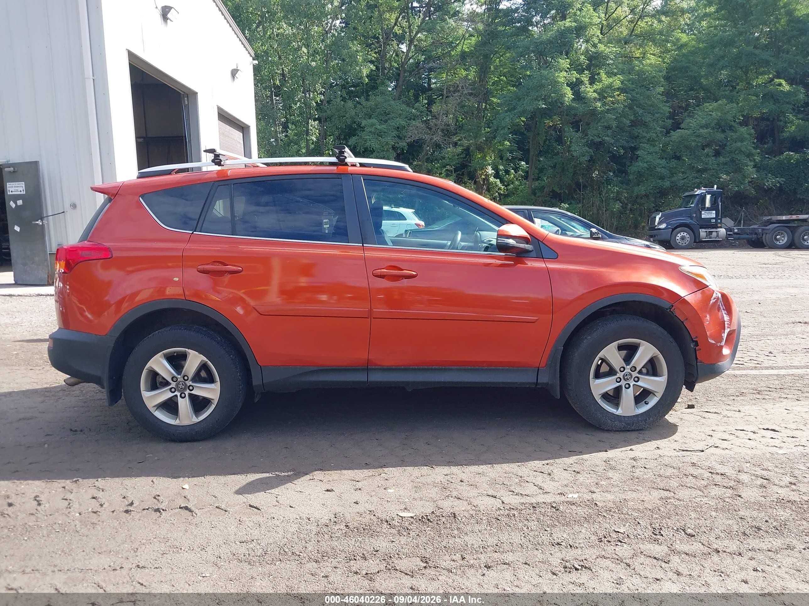 2015 Toyota Rav4 Xle Оранжевый vin: 2T3RFREV2FW353231