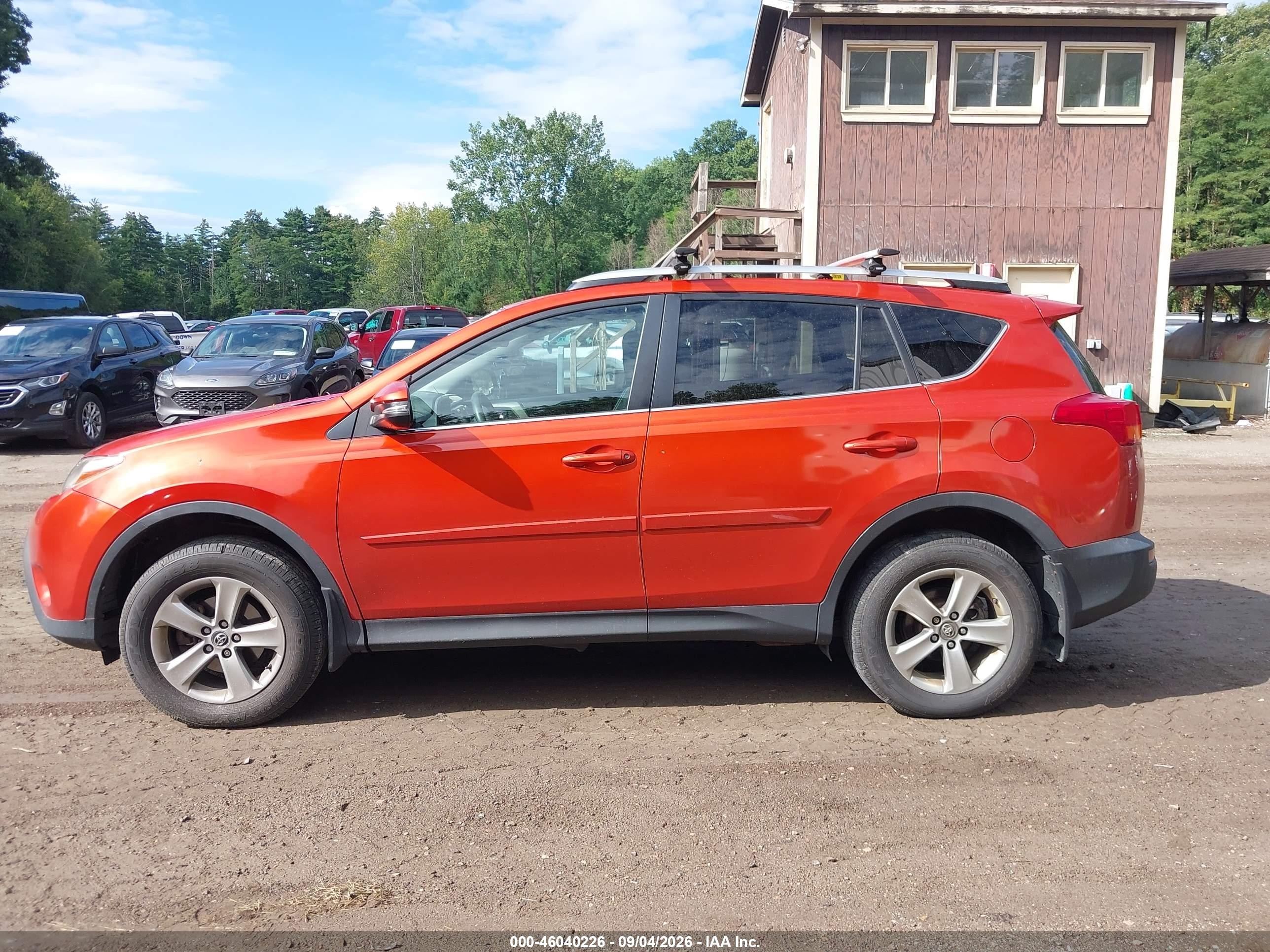 2015 Toyota Rav4 Xle Оранжевый vin: 2T3RFREV2FW353231