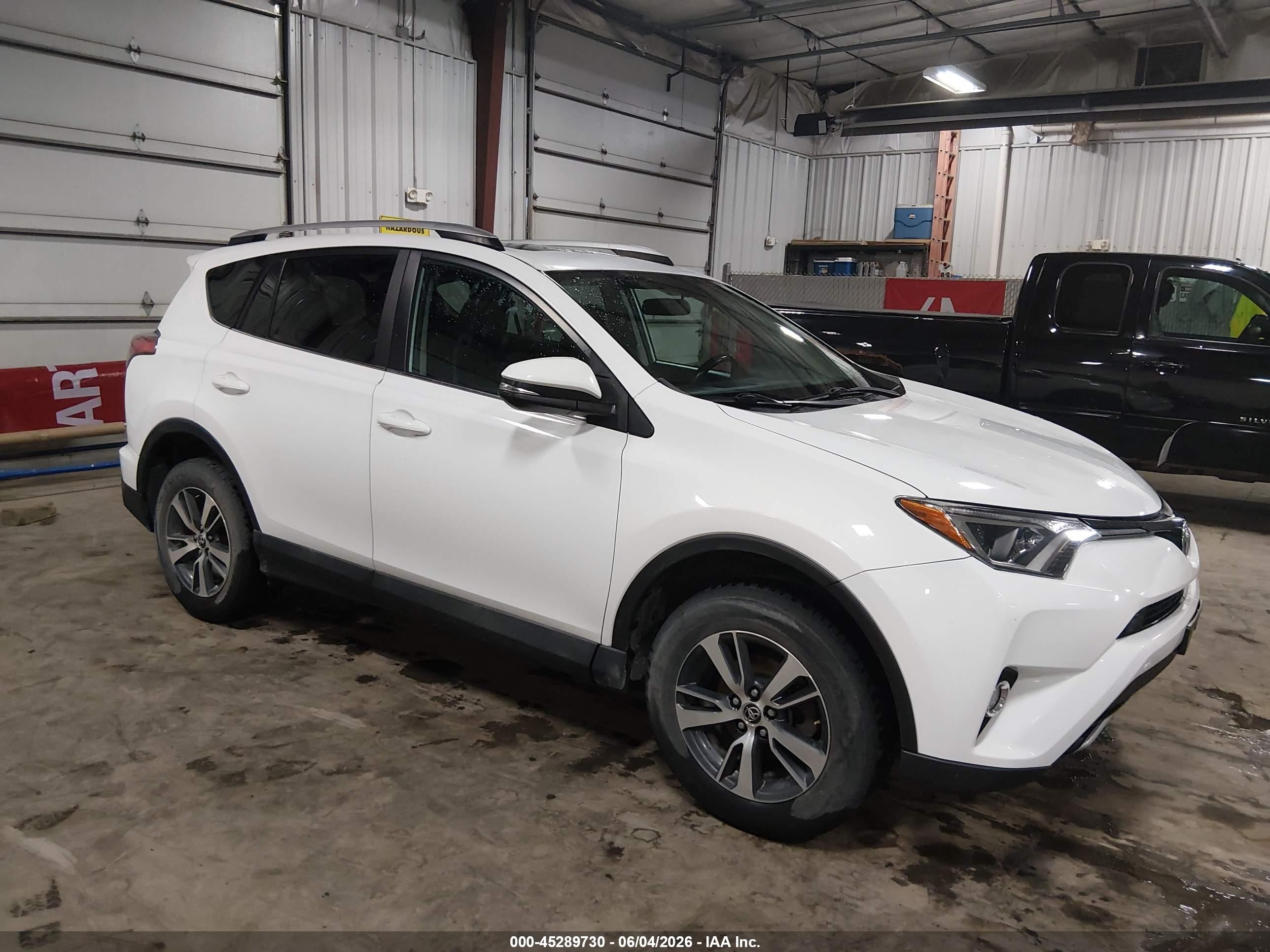 2016 Toyota Rav4 Xle White vin: 2T3RFREV2GW443903