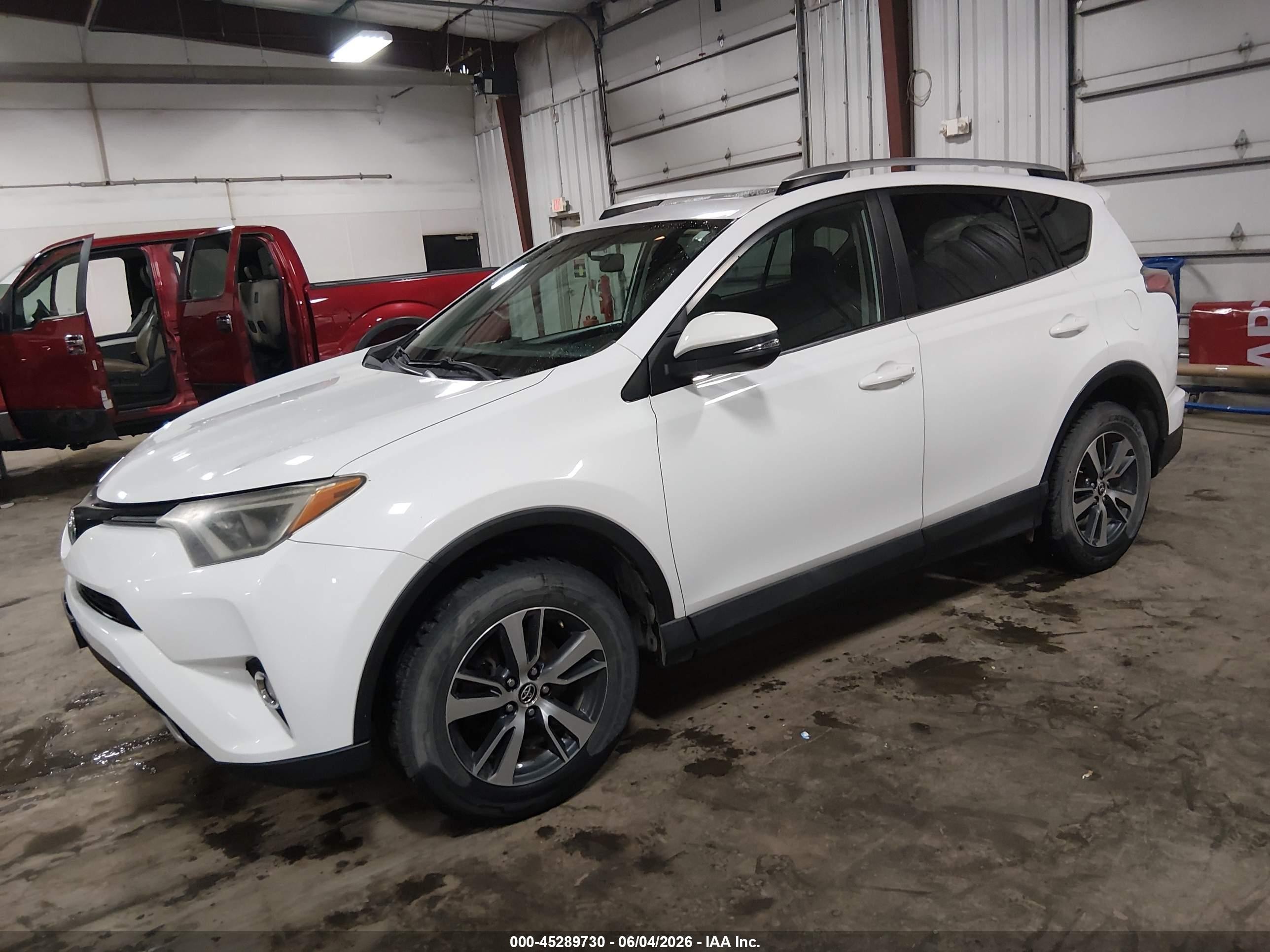 2016 Toyota Rav4 Xle Белый vin: 2T3RFREV2GW443903