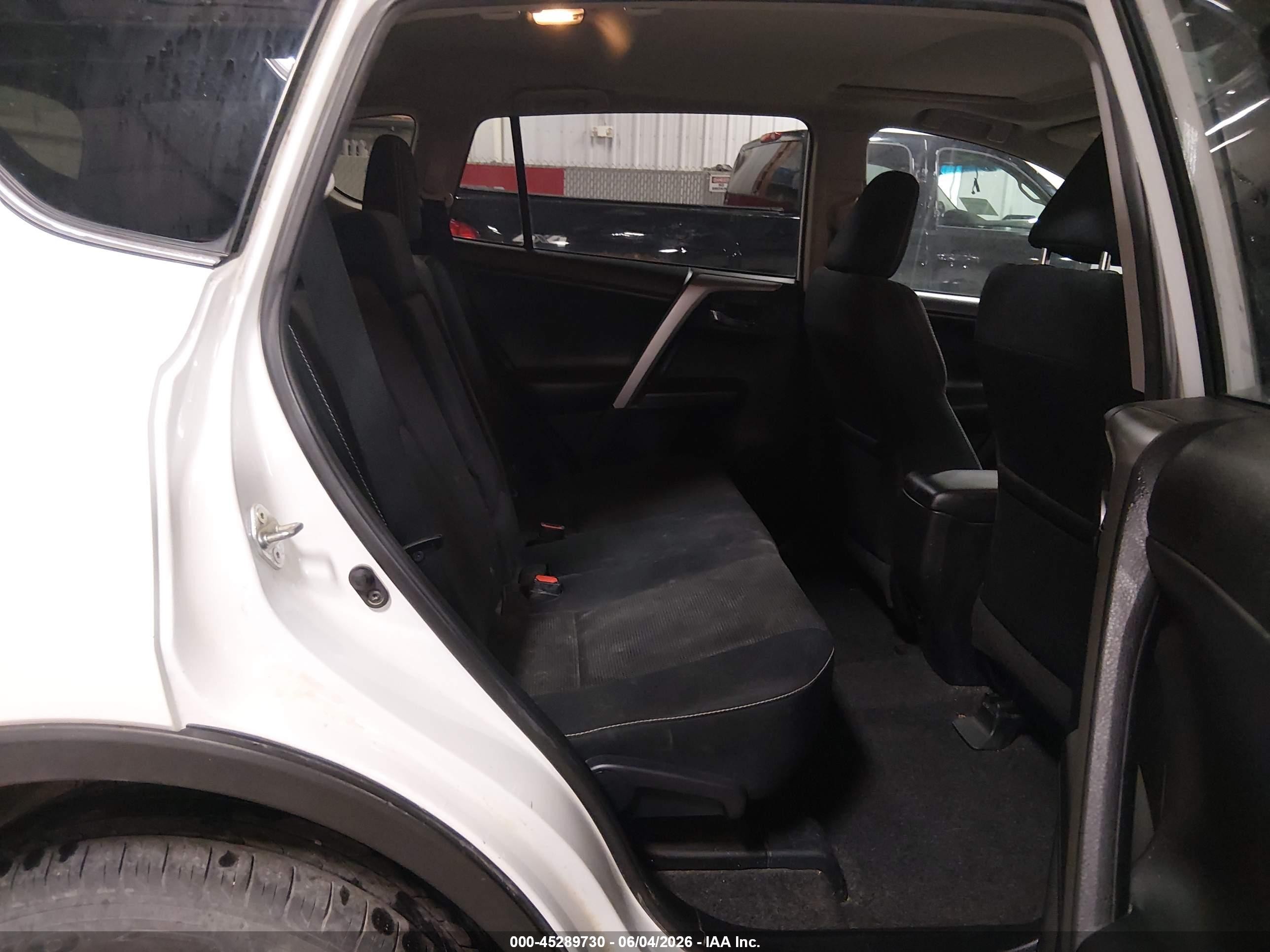 2016 Toyota Rav4 Xle Белый vin: 2T3RFREV2GW443903