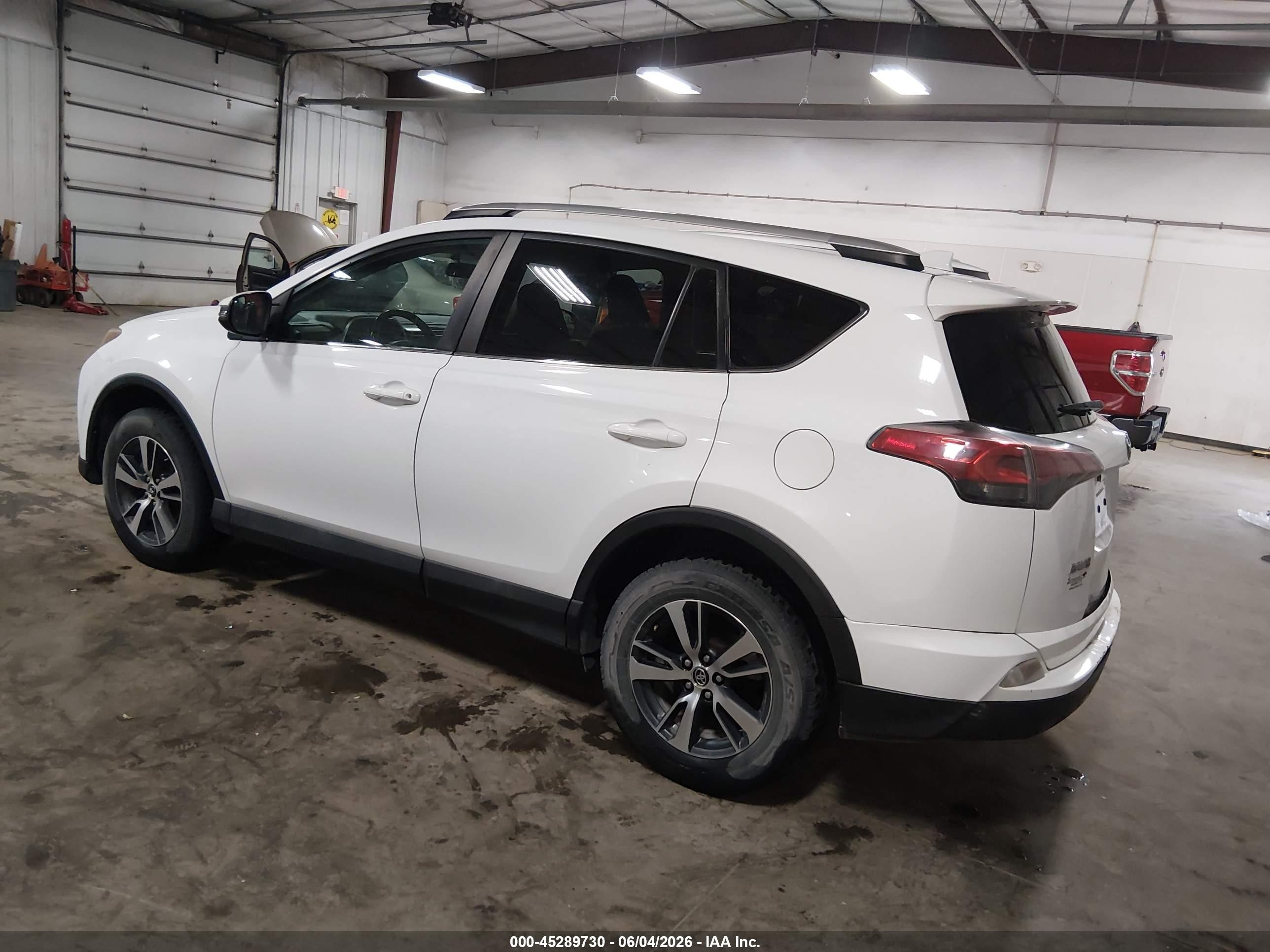 2016 Toyota Rav4 Xle Белый vin: 2T3RFREV2GW443903