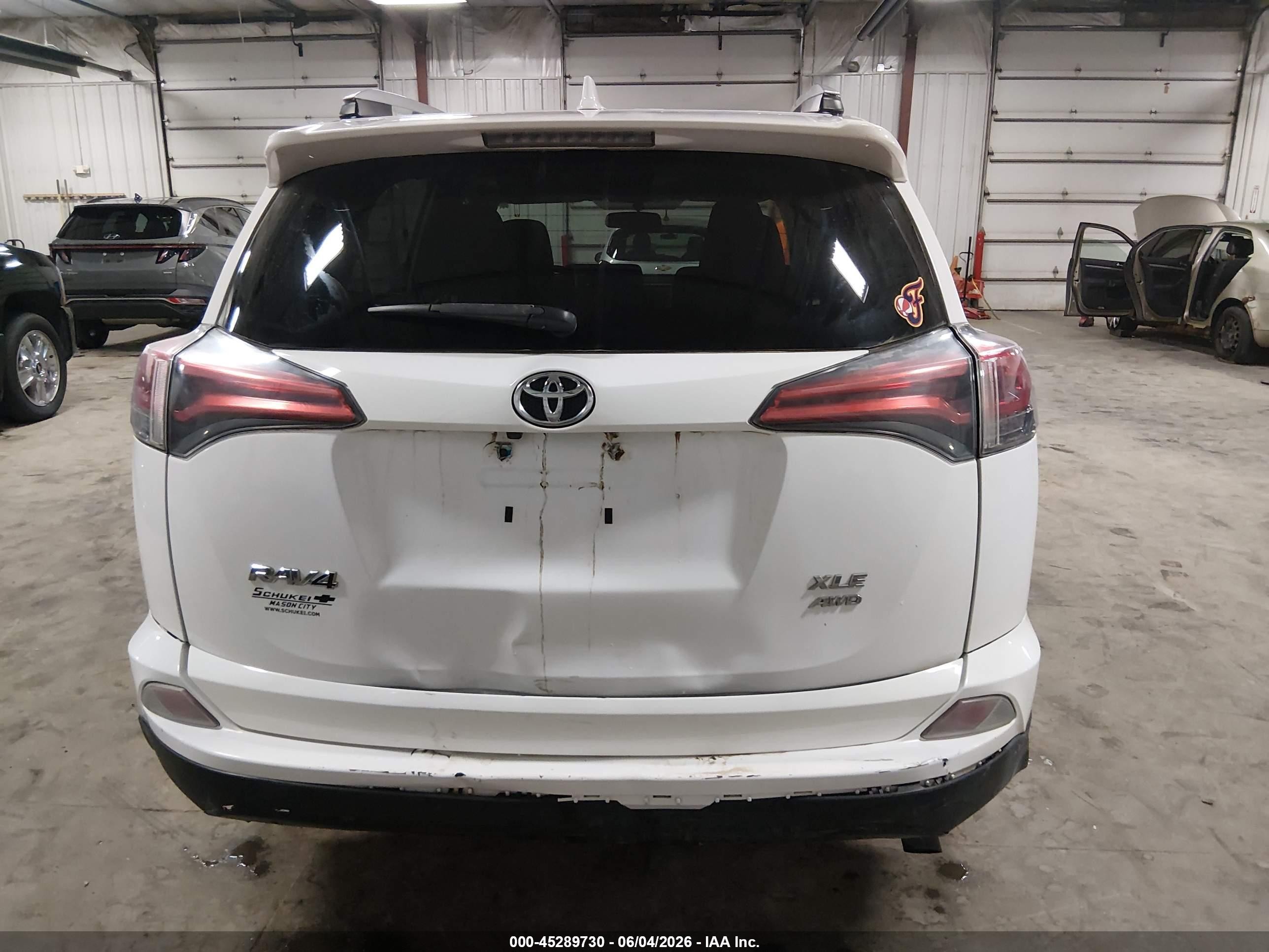 2016 Toyota Rav4 Xle Белый vin: 2T3RFREV2GW443903