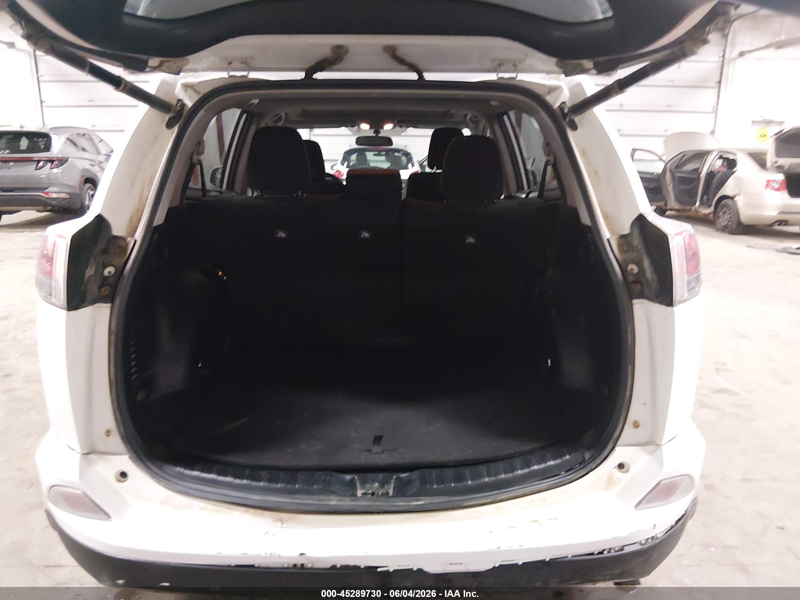 2016 Toyota Rav4 Xle Белый vin: 2T3RFREV2GW443903