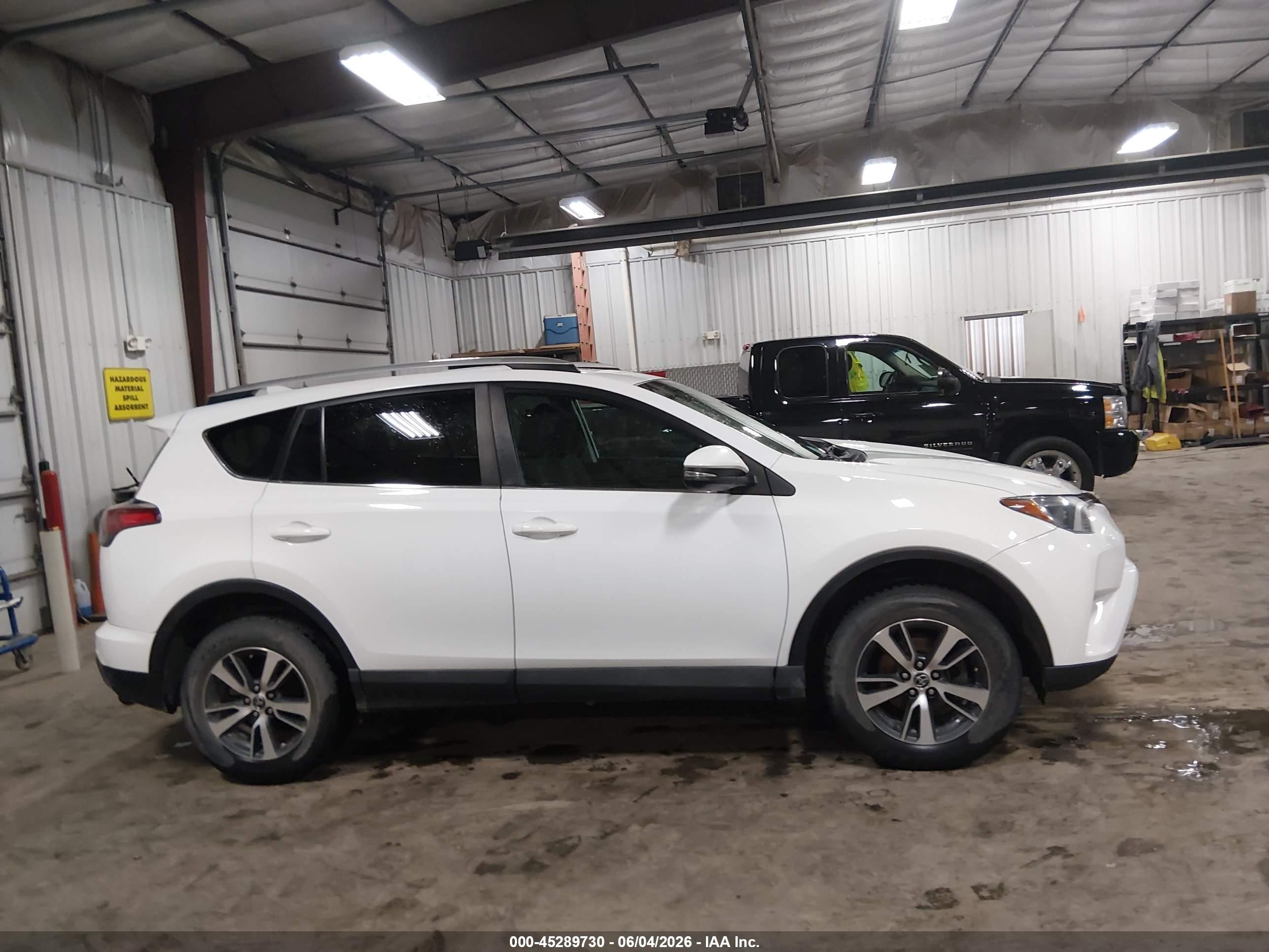 2016 Toyota Rav4 Xle Белый vin: 2T3RFREV2GW443903
