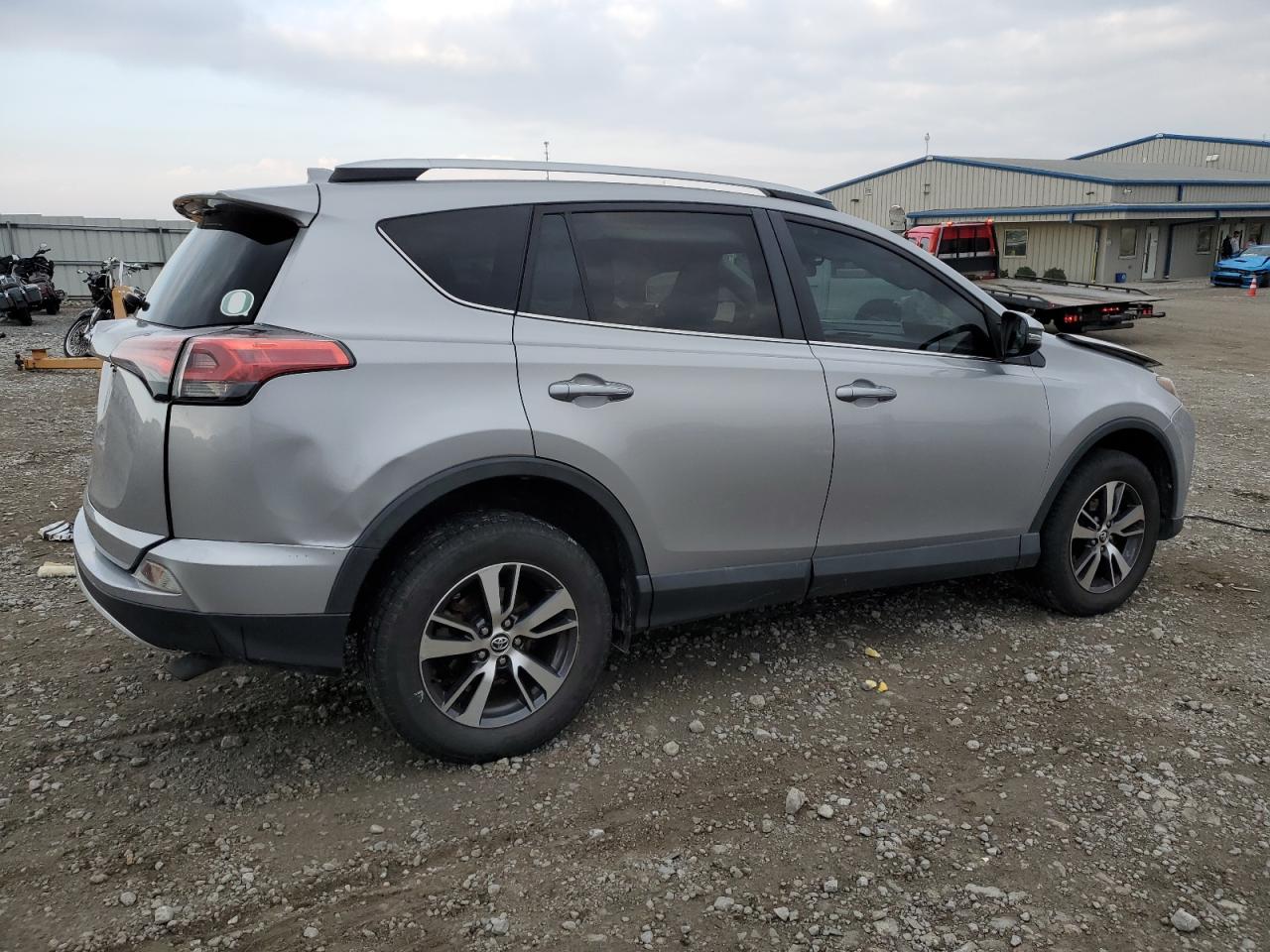 2016 Toyota Rav4 Xle Серебряный vin: 2T3RFREV2GW445814