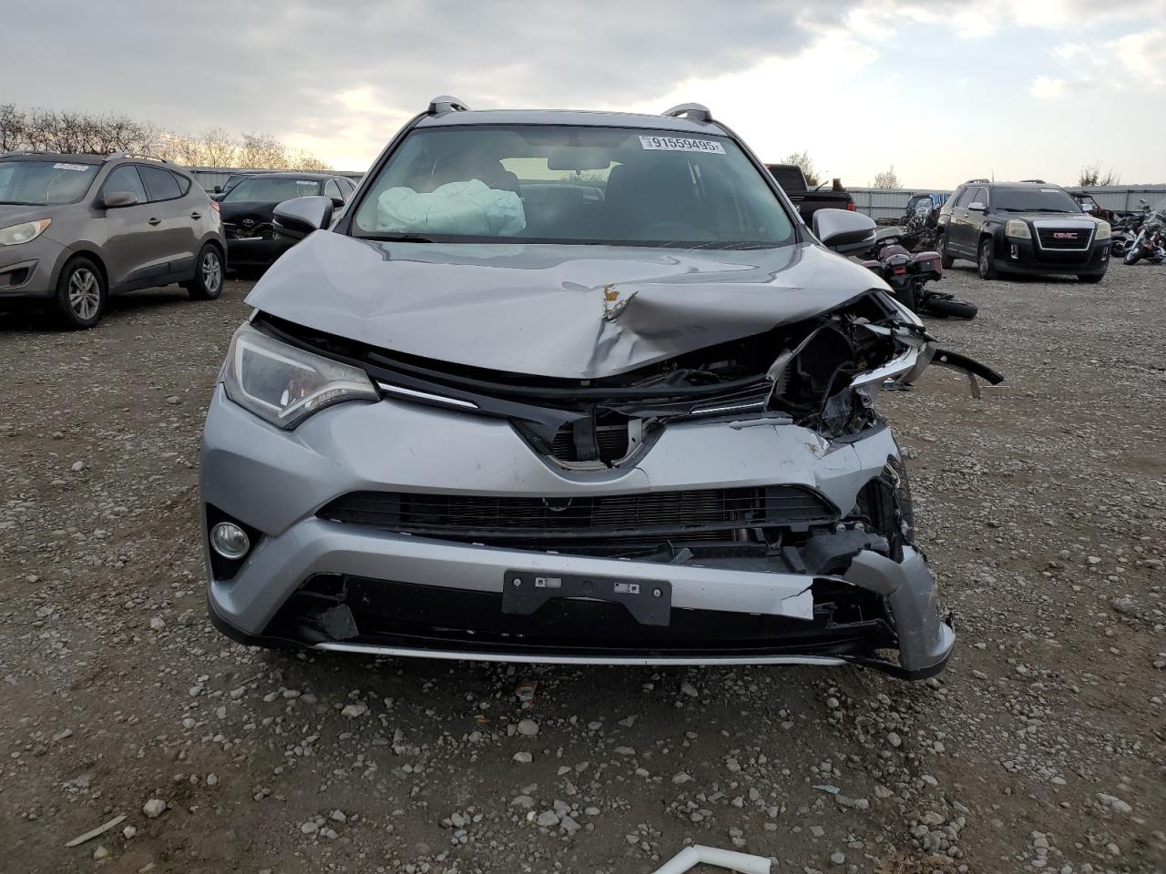 2016 Toyota Rav4 Xle Серебряный vin: 2T3RFREV2GW445814