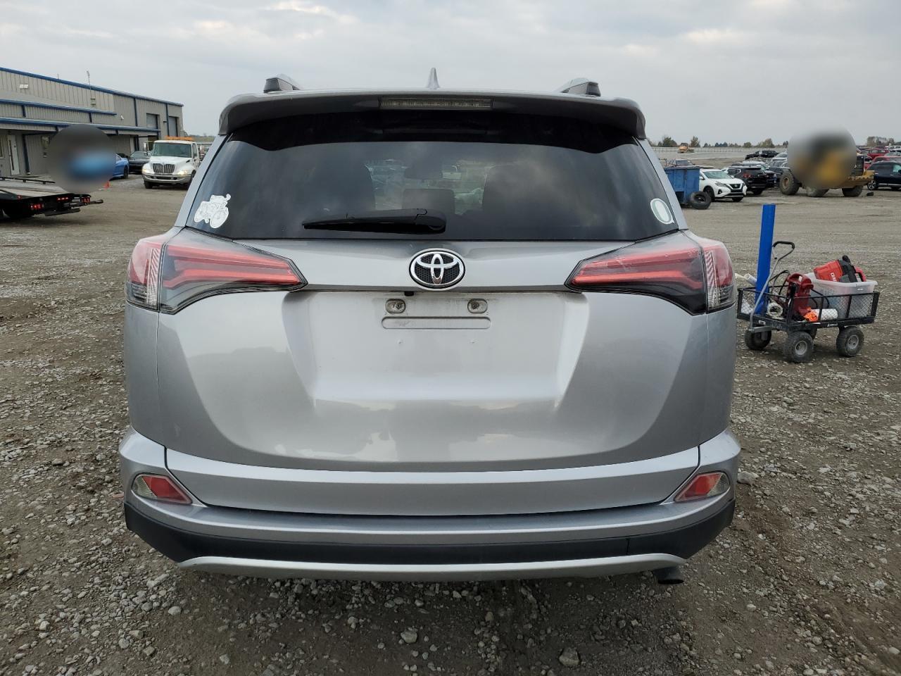 2016 Toyota Rav4 Xle Серебряный vin: 2T3RFREV2GW445814
