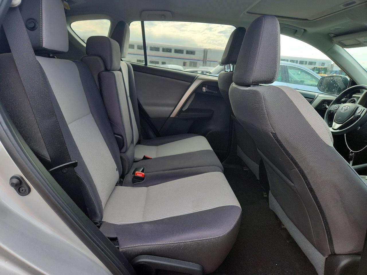 2014 Toyota Rav4 Le Silver vin: 2T3RFREV3EW156213