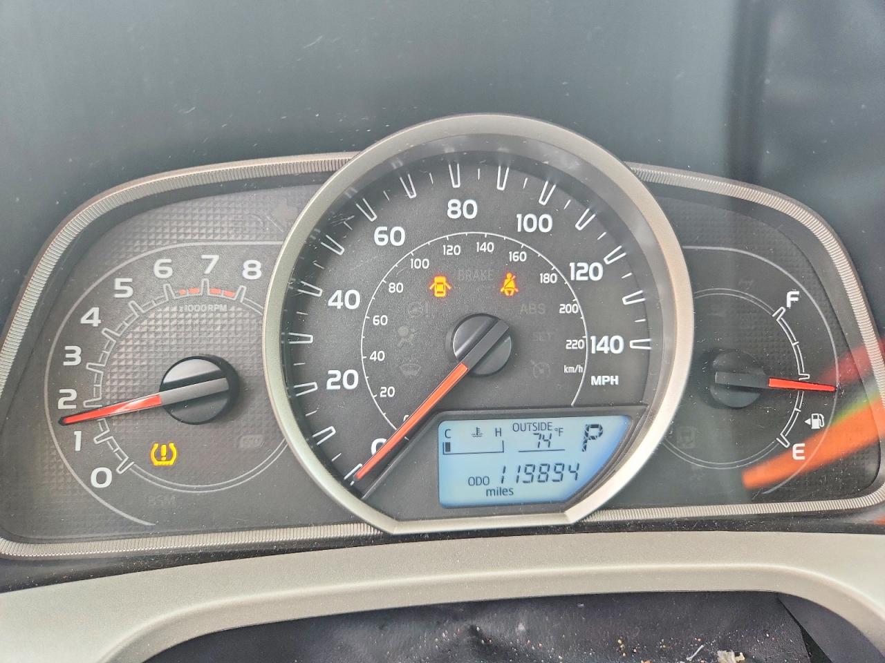 2014 Toyota Rav4 Le Silver vin: 2T3RFREV3EW156213