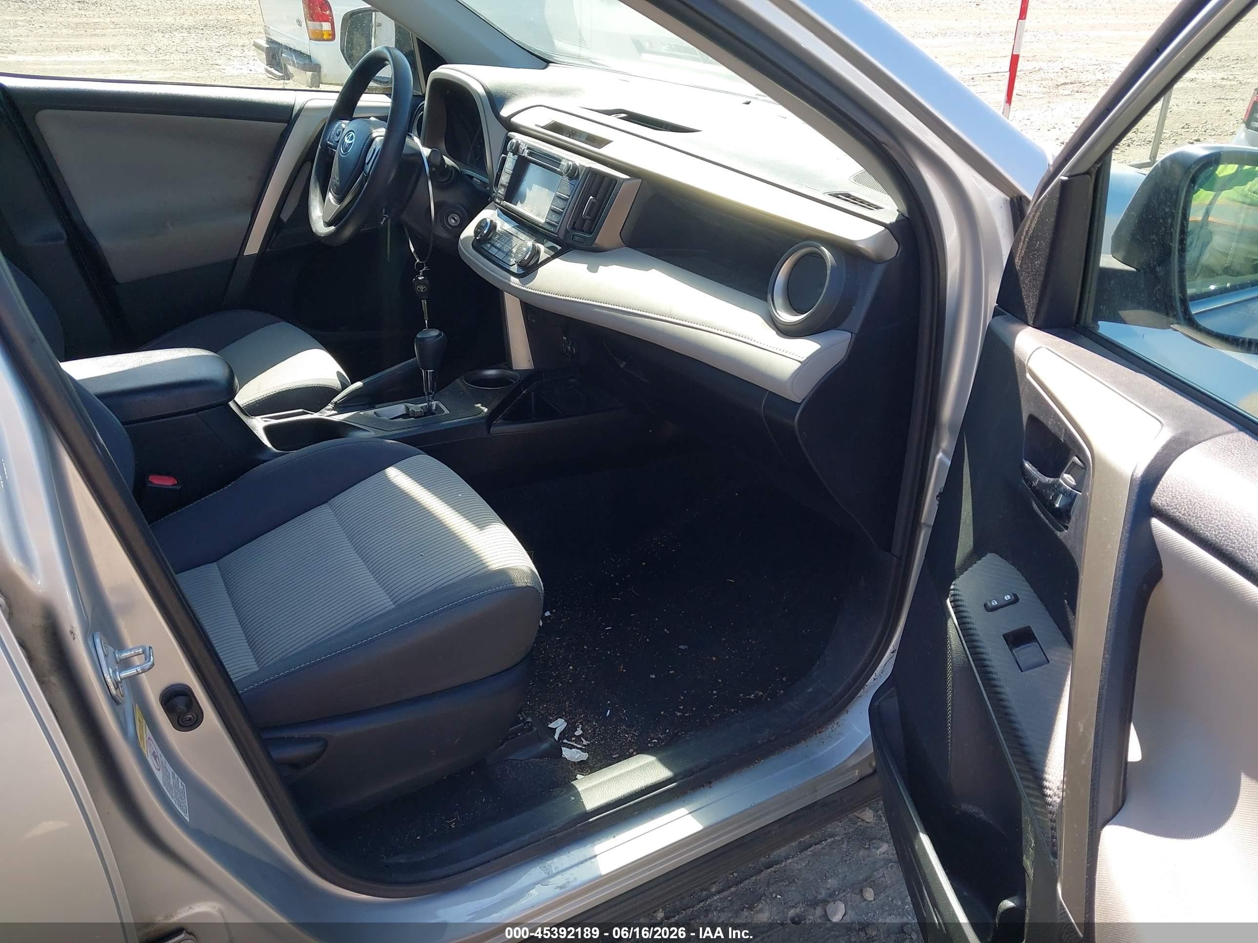 2014 Toyota Rav4 Xle Серебряный vin: 2T3RFREV3EW196985