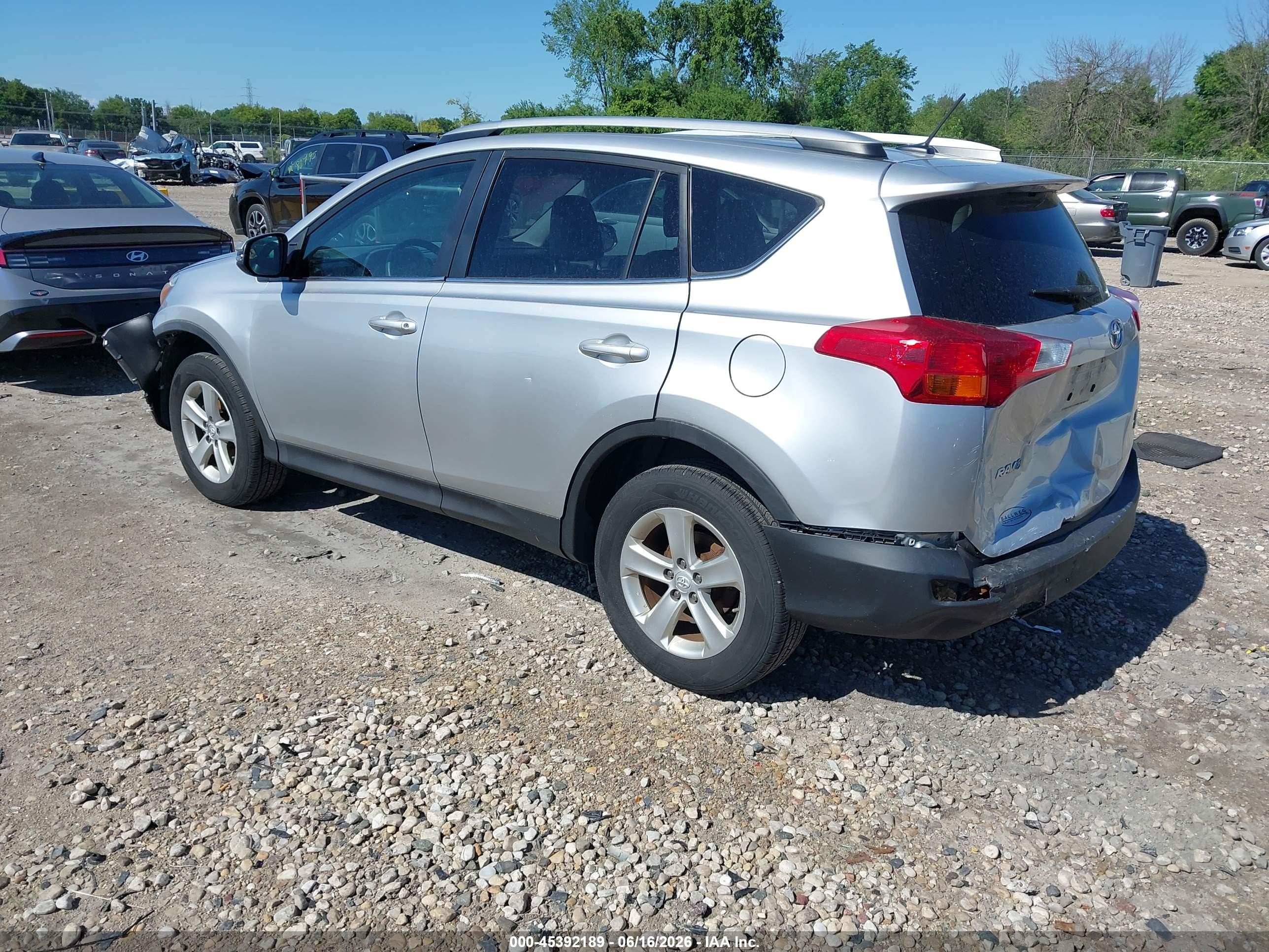 2014 Toyota Rav4 Xle Серебряный vin: 2T3RFREV3EW196985