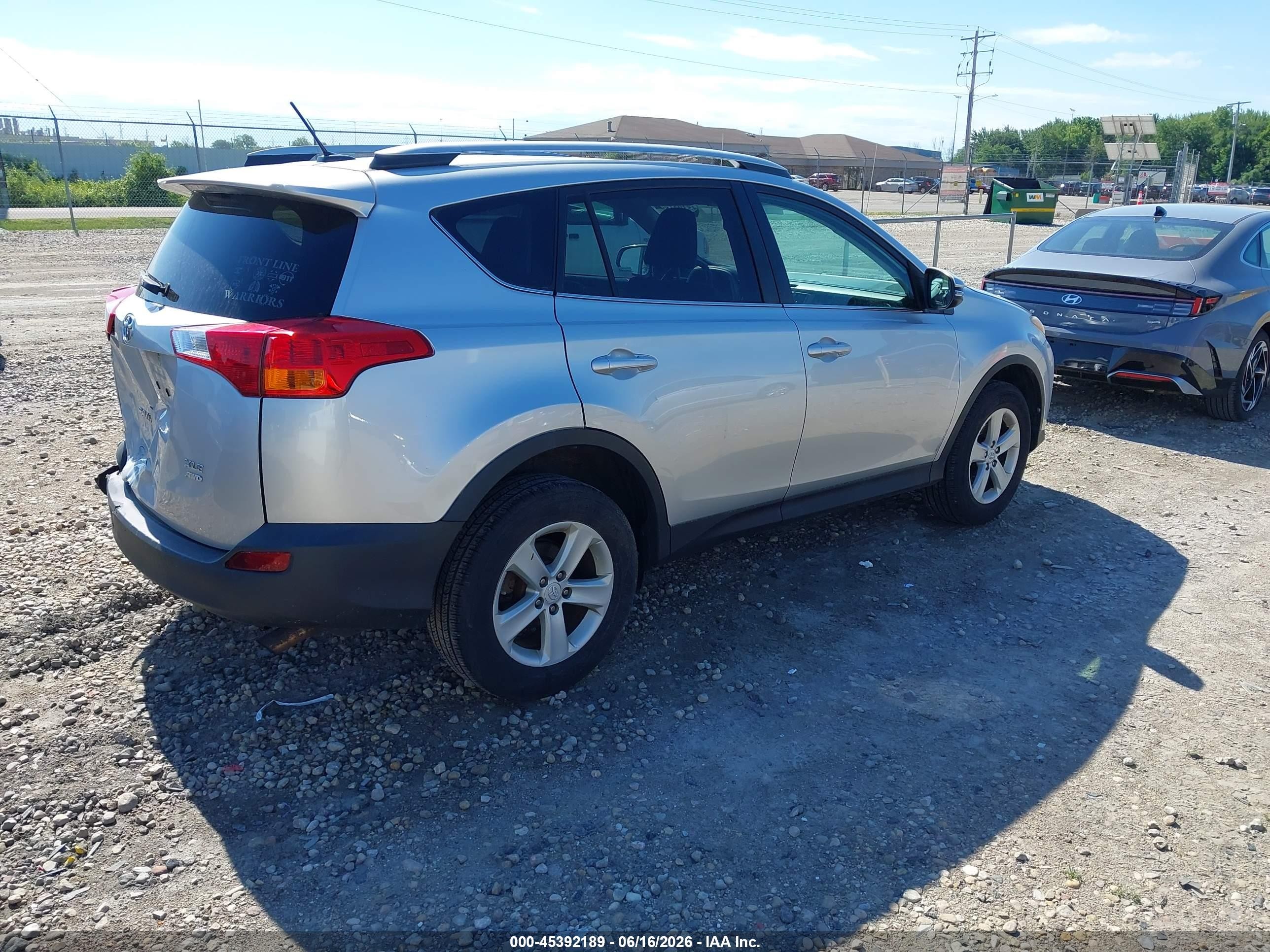 2014 Toyota Rav4 Xle Серебряный vin: 2T3RFREV3EW196985