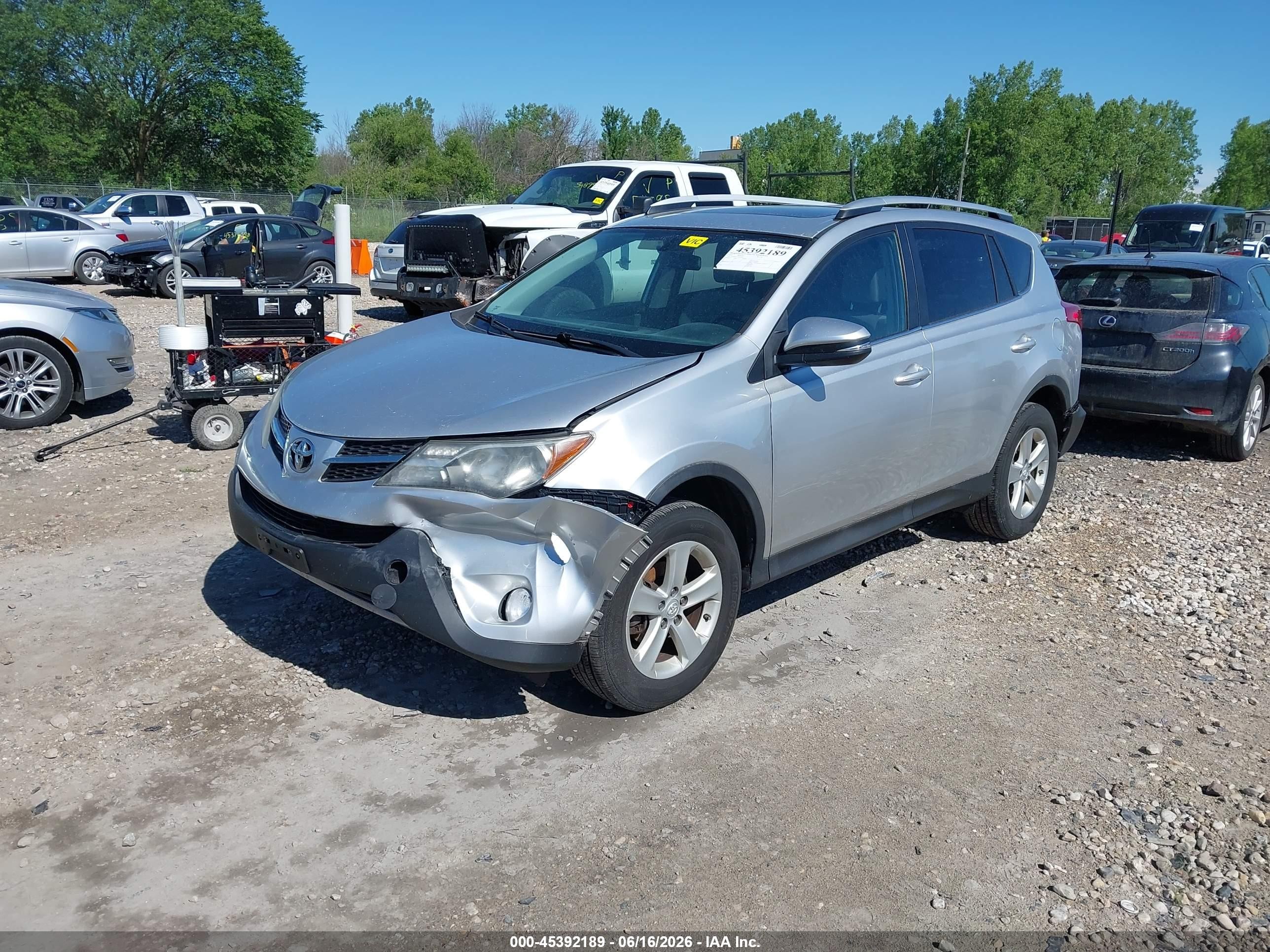 2014 Toyota Rav4 Xle Серебряный vin: 2T3RFREV3EW196985