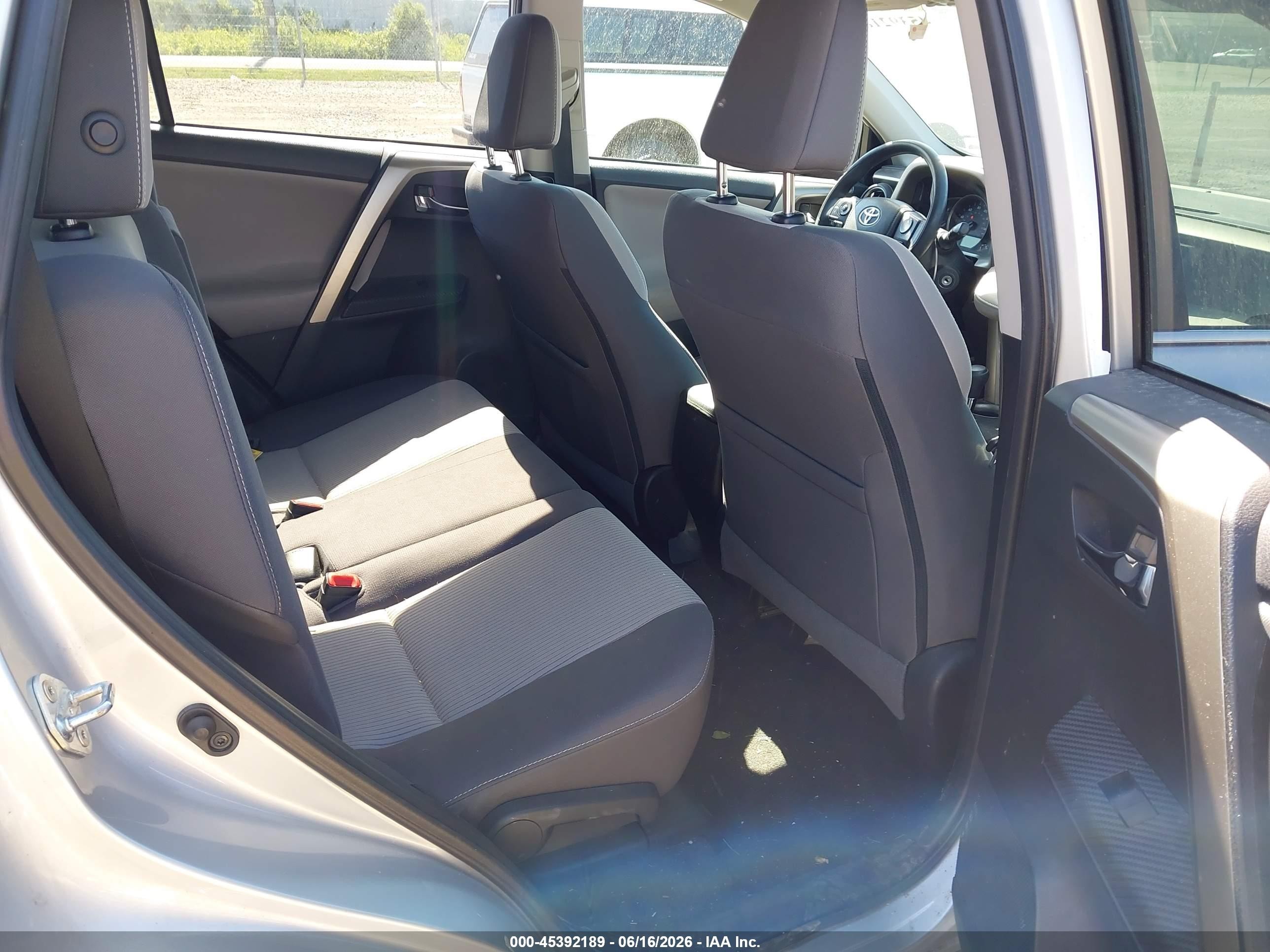 2014 Toyota Rav4 Xle Серебряный vin: 2T3RFREV3EW196985