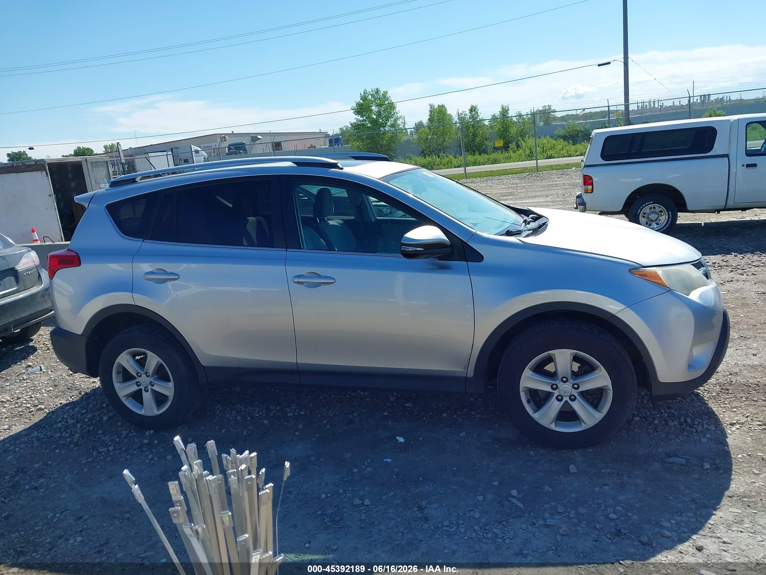 2014 Toyota Rav4 Xle Серебряный vin: 2T3RFREV3EW196985