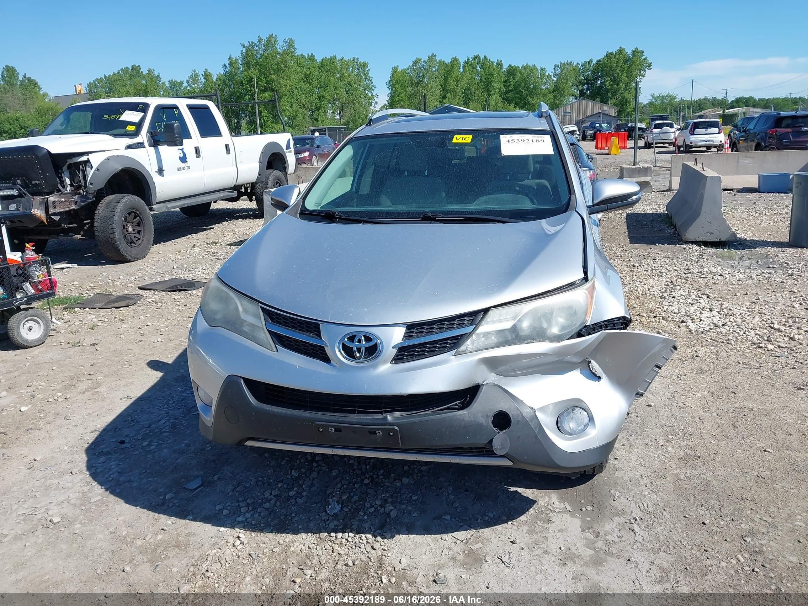 2014 Toyota Rav4 Xle Серебряный vin: 2T3RFREV3EW196985