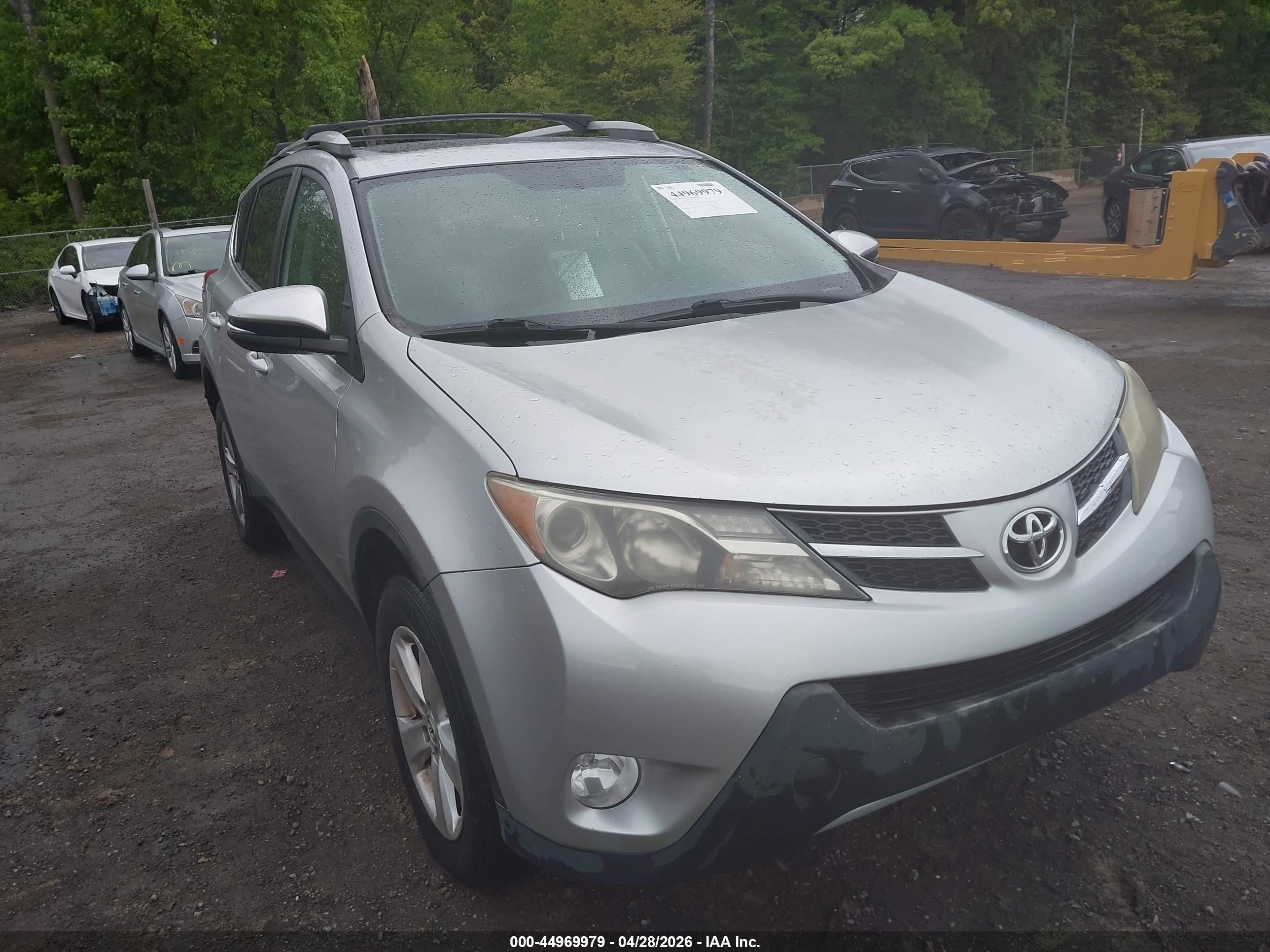 2015 Toyota Rav4 Xle Silver vin: 2T3RFREV3FW231607