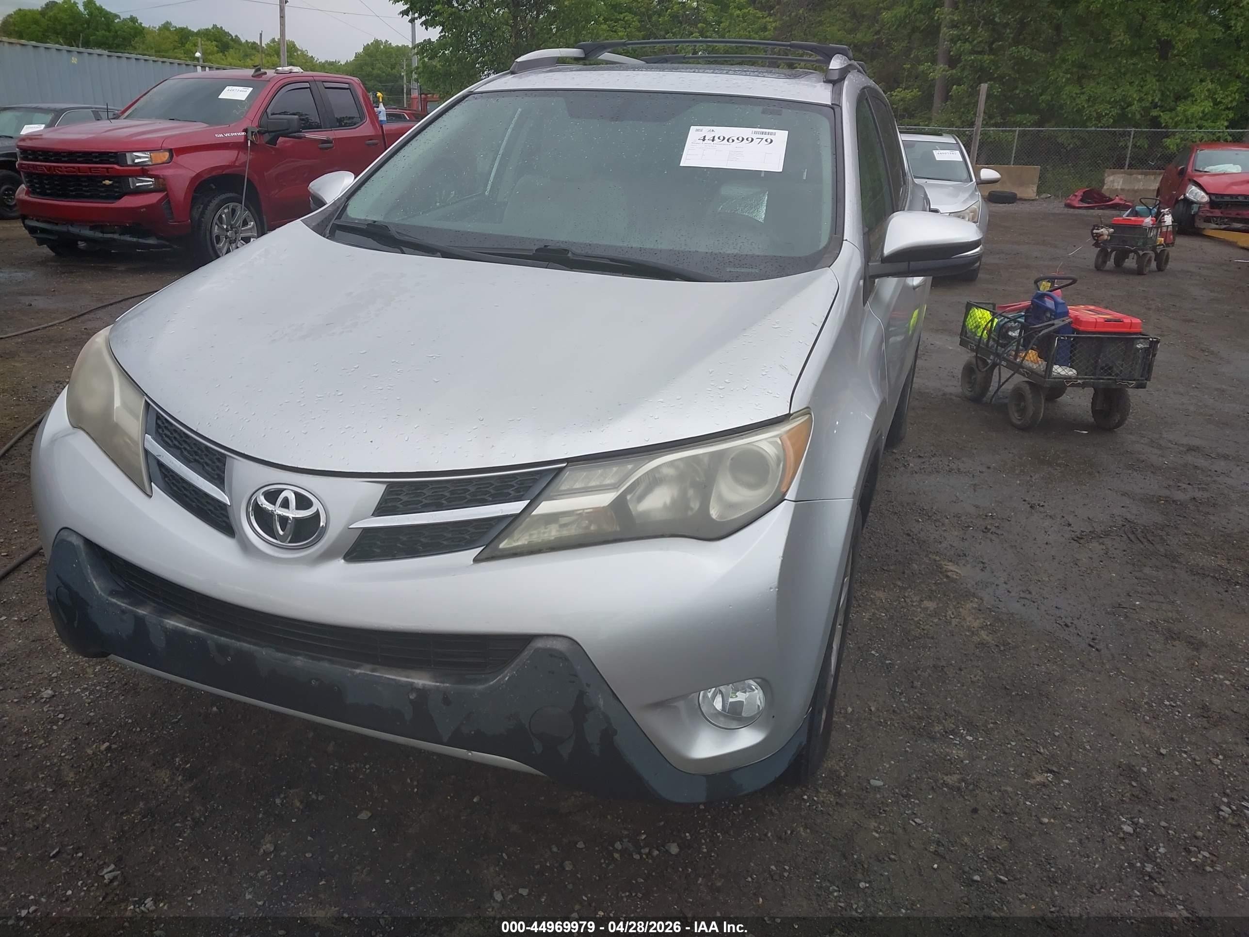 2015 Toyota Rav4 Xle Серебряный vin: 2T3RFREV3FW231607
