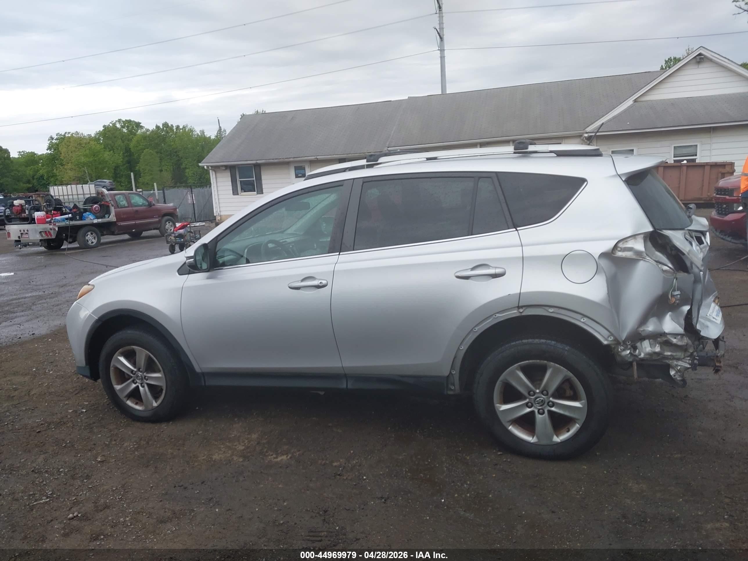 2015 Toyota Rav4 Xle Серебряный vin: 2T3RFREV3FW231607